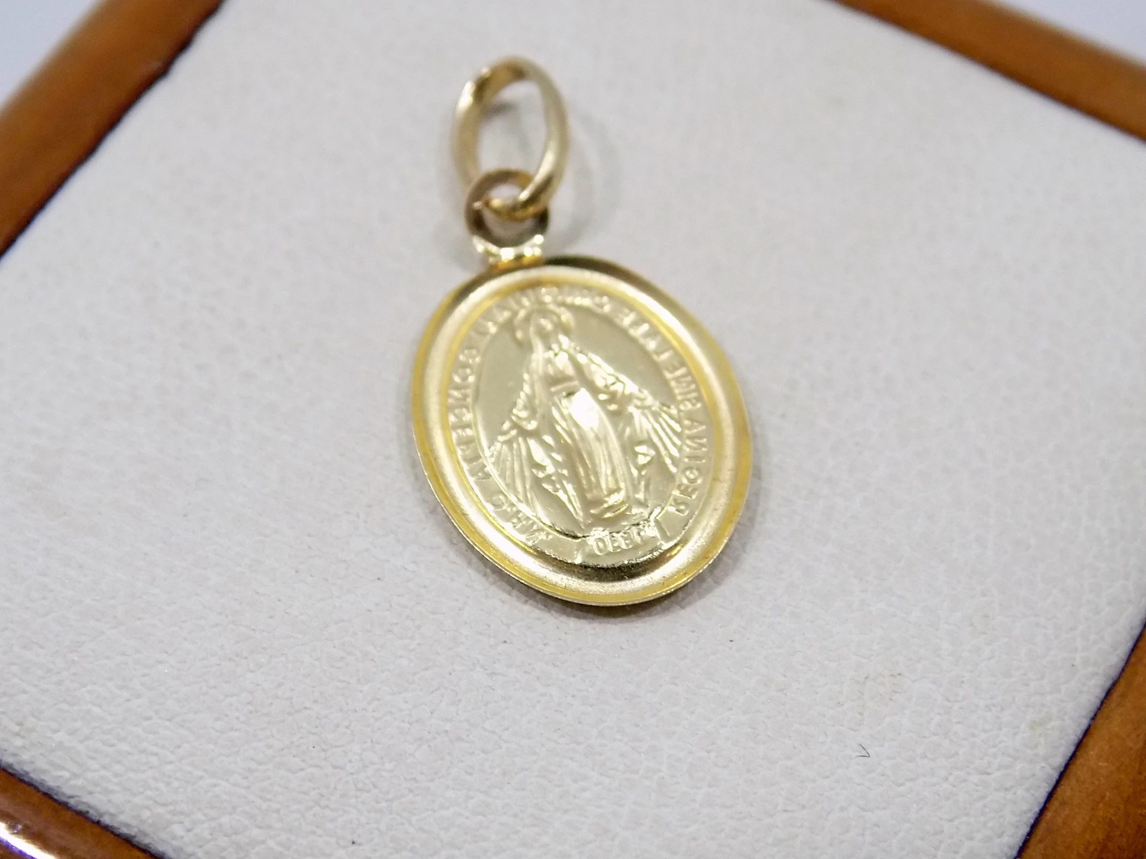 zlota-zawieszka-medalik-waga-okolo-076-g-proba-585-marka-248811-958954