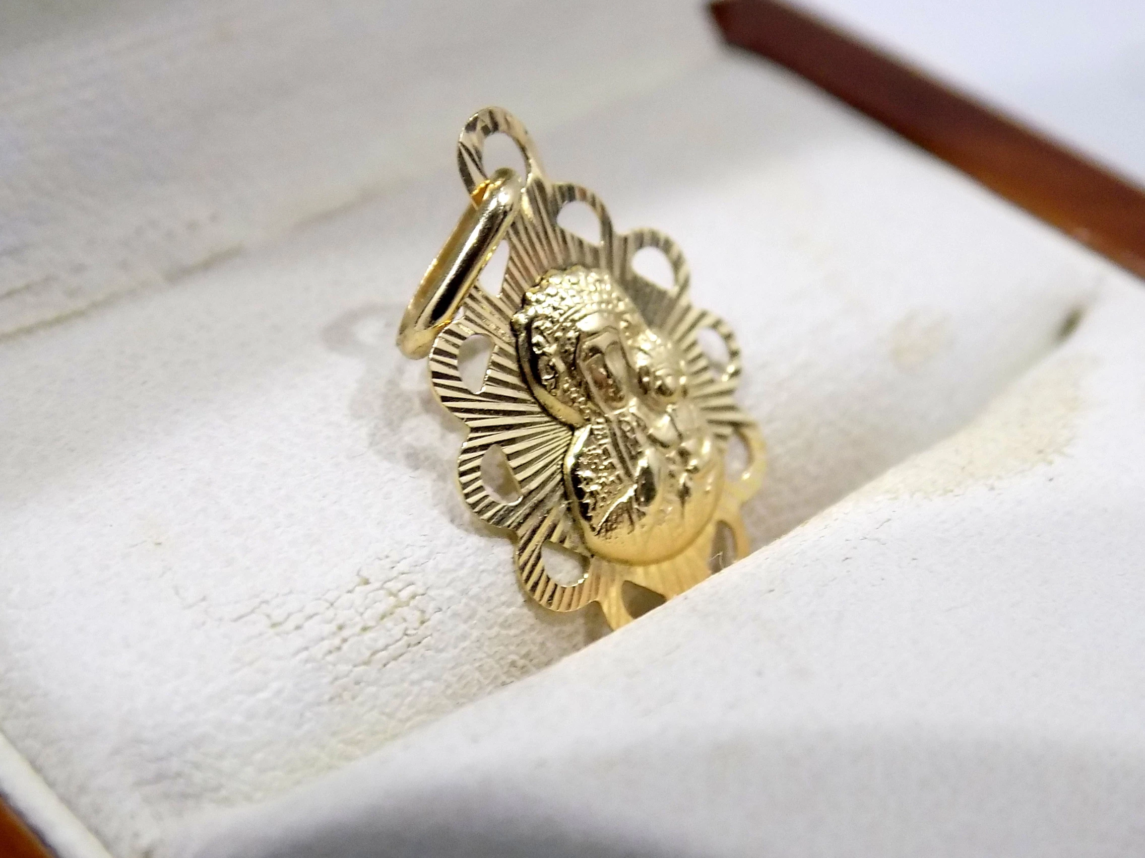 zlota-zawieszka-maria-waga-okolo-061g-proba-585-rodzaj-2205-16