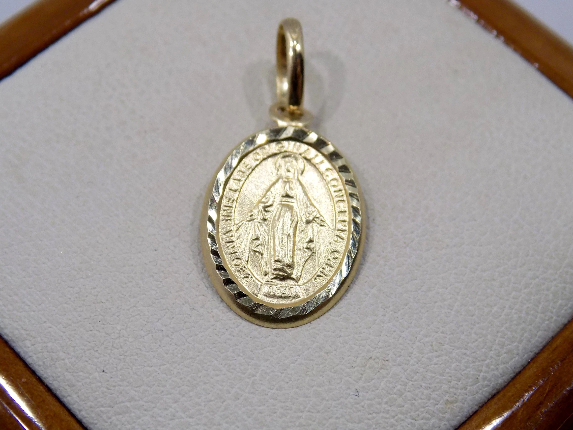 zlota-zawieszka-medalik-waga-okolo-076-g-proba-585-kamien-17088-524288