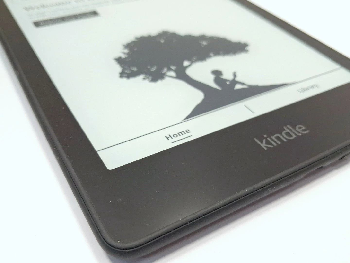 czytnik-amazon-kindle-m2l3ek-w-etui-przekatna-ekranu-680