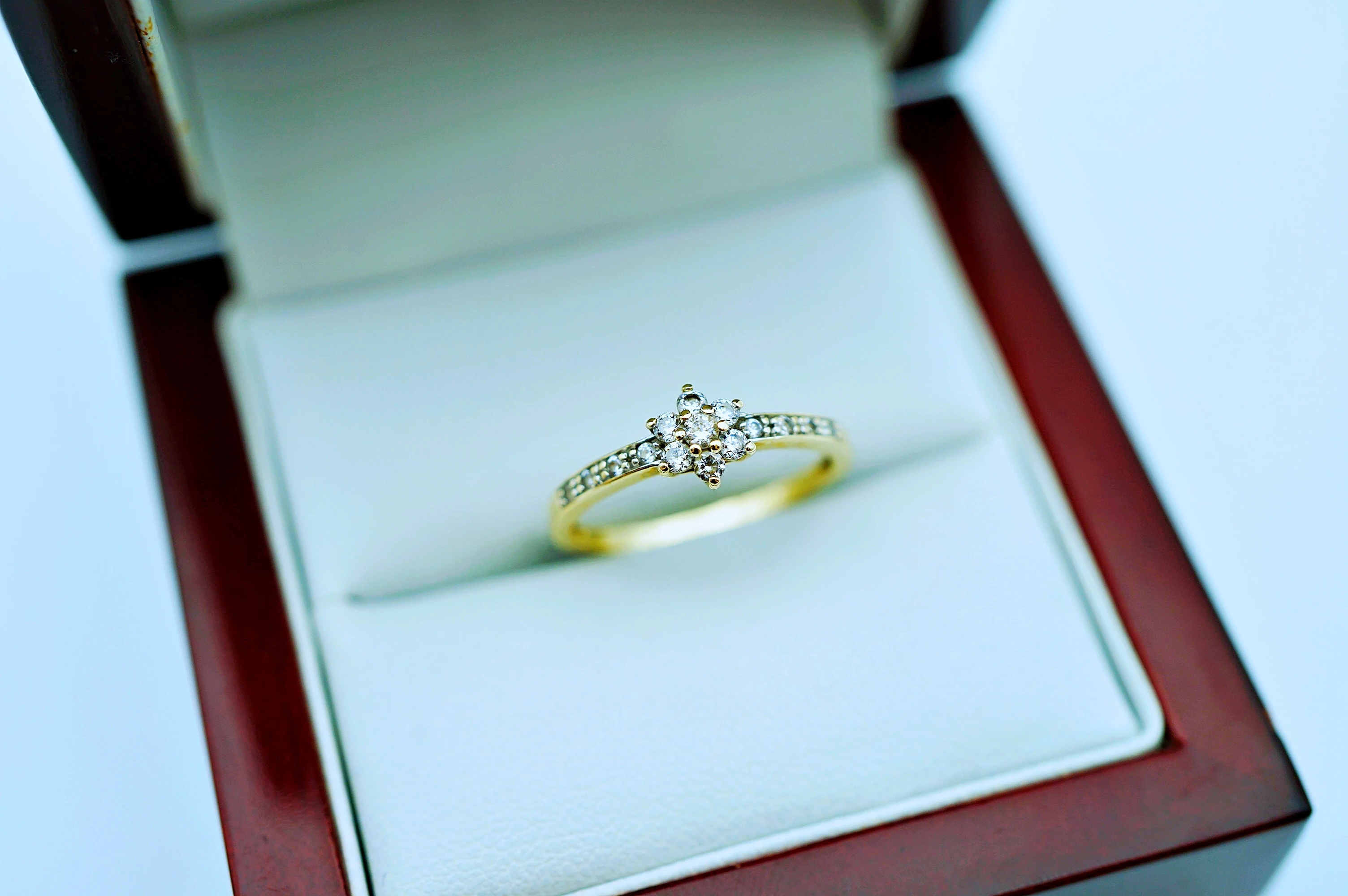 subtelny-zloty-pierscionek-z-cyrkoniami-pr-333-121g-r-10-8k-glogowska-91a-poznan