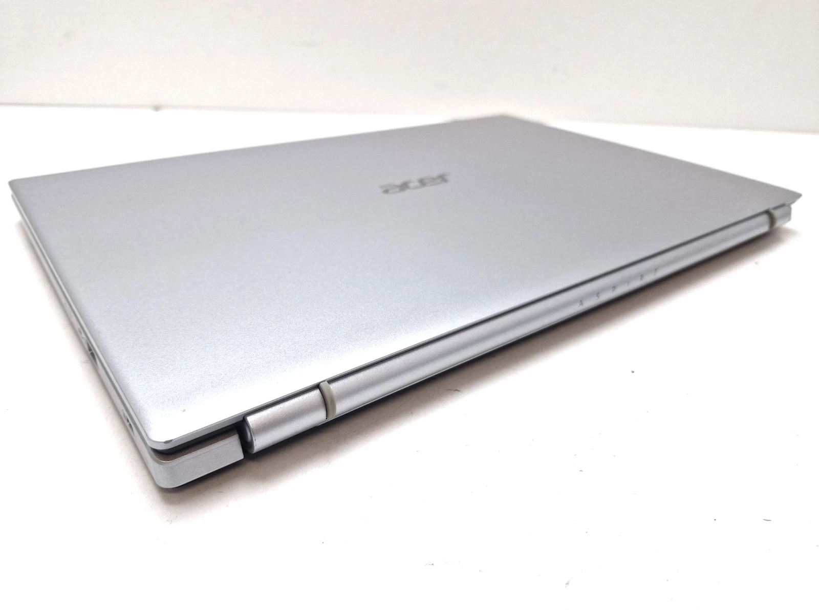 laptop-acer-aspire-3-156-intel-core-i3-8-gb-256-gb-srebrny-przekatna-ekranu-156