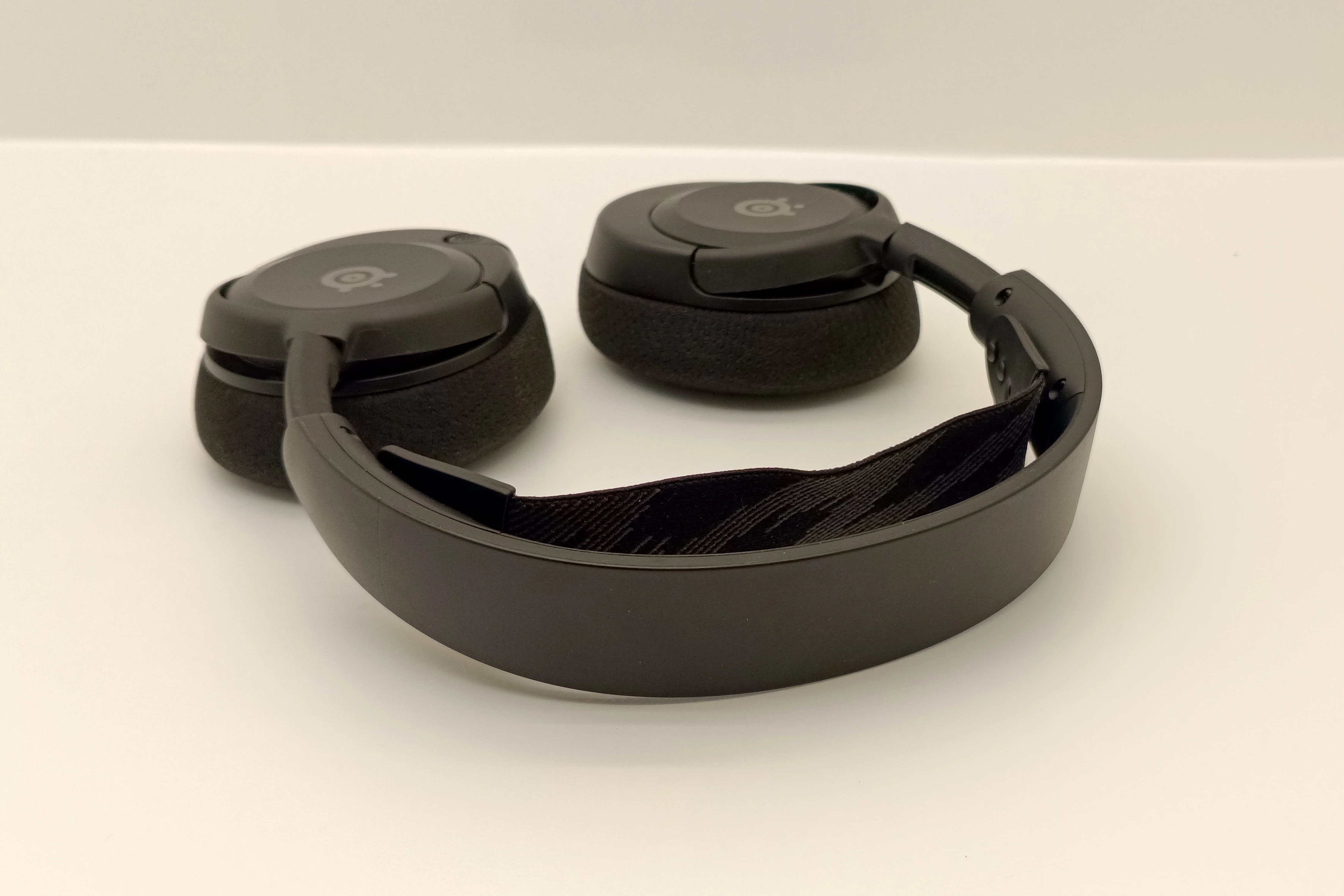 sluchawki-wokoluszne-steelseries-arctis-nova-1-stan-11323-2