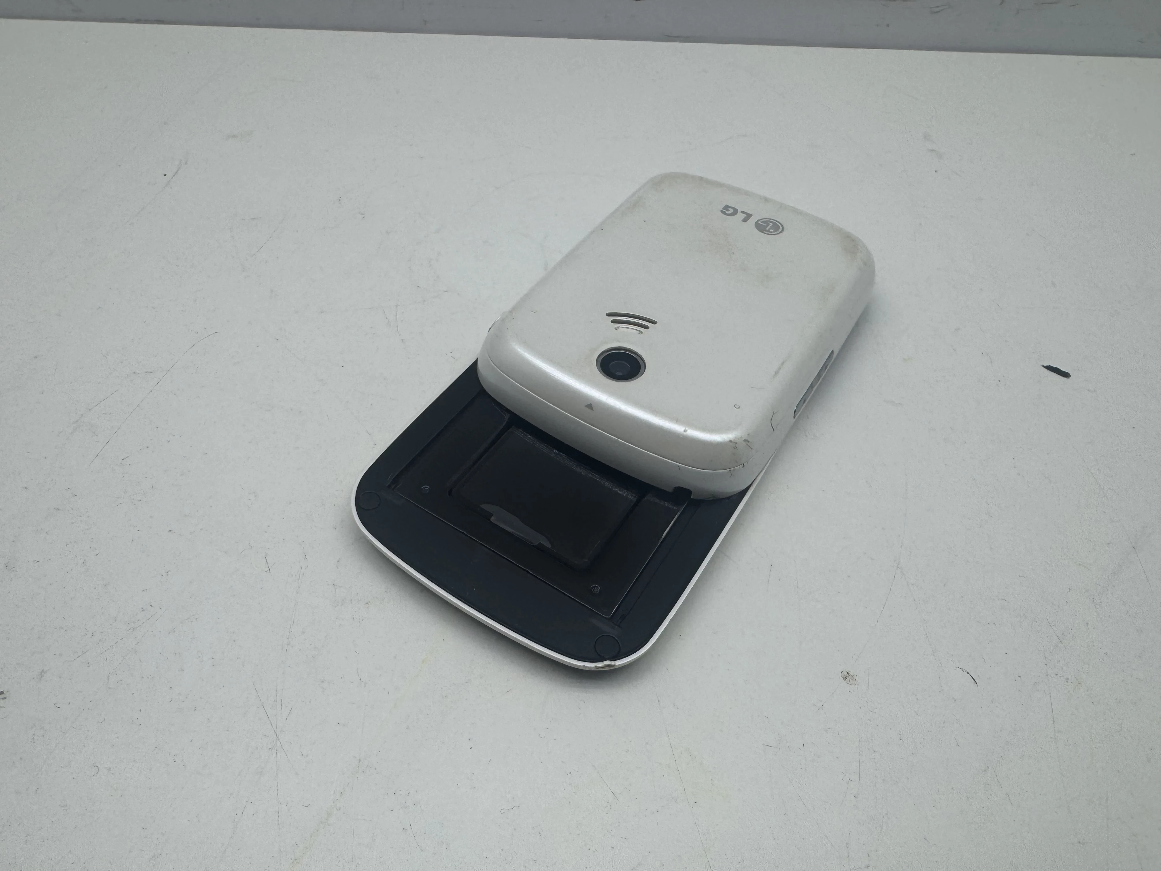 telefon-lg-c320-stan-11323-2