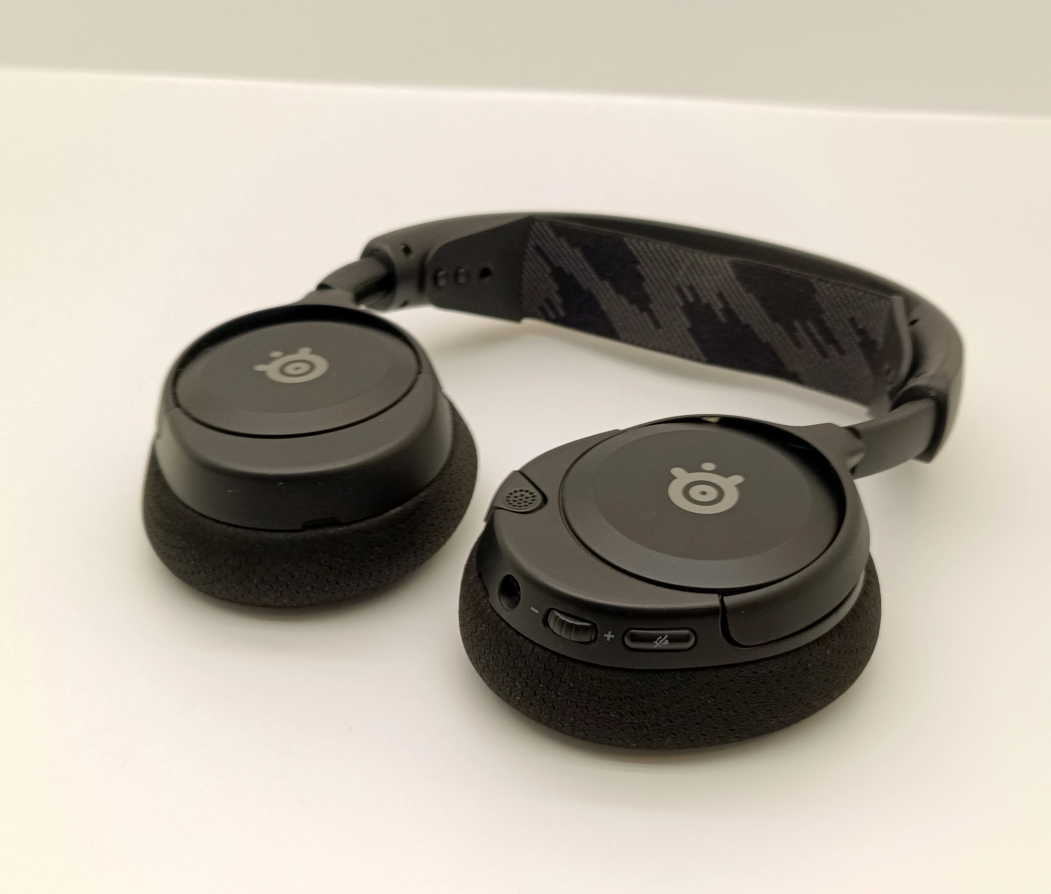 sluchawki-wokoluszne-steelseries-arctis-nova-1-ean-gtin-5707119043571