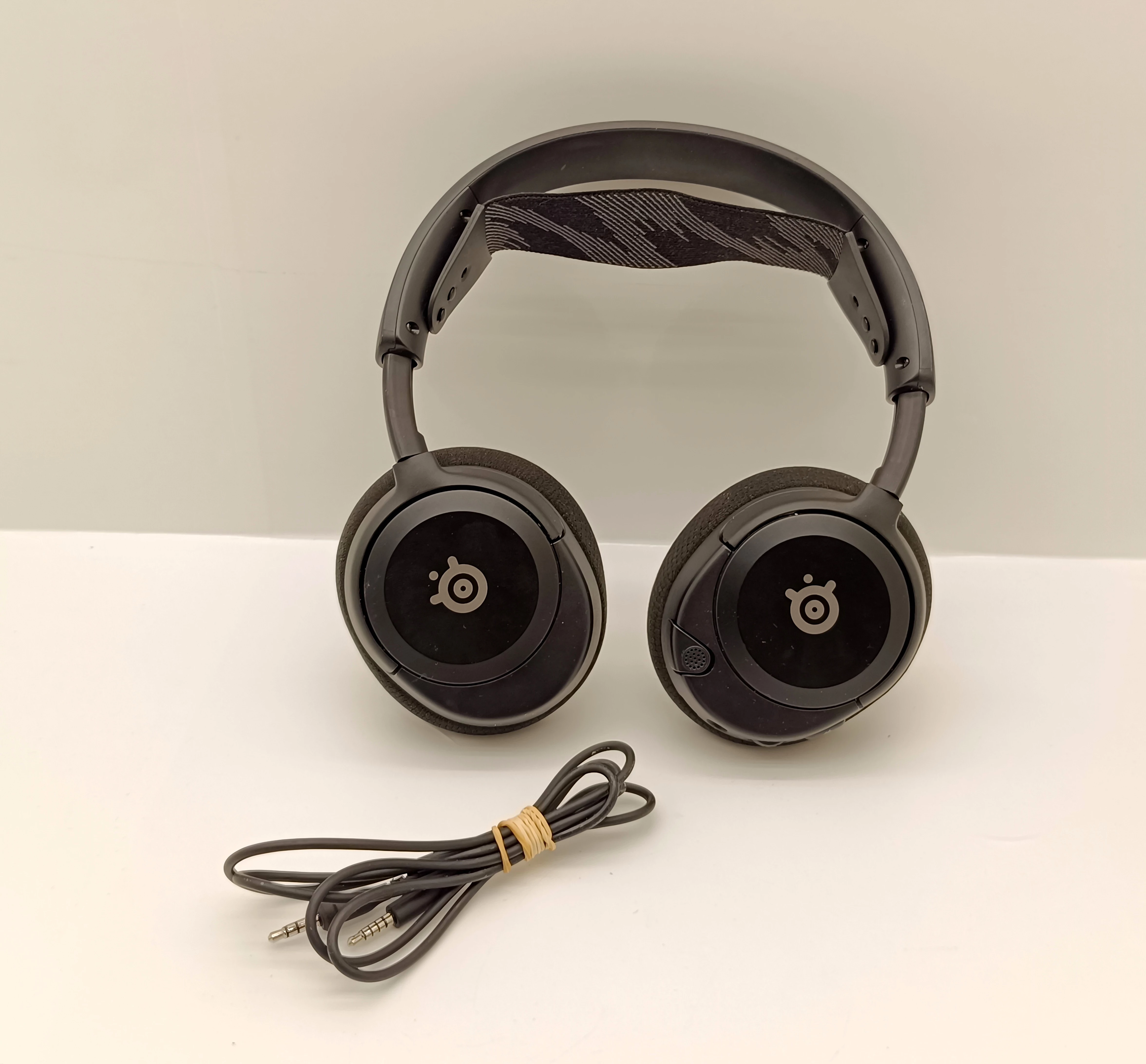 sluchawki-wokoluszne-steelseries-arctis-nova-1-krakowska-94-andrychow