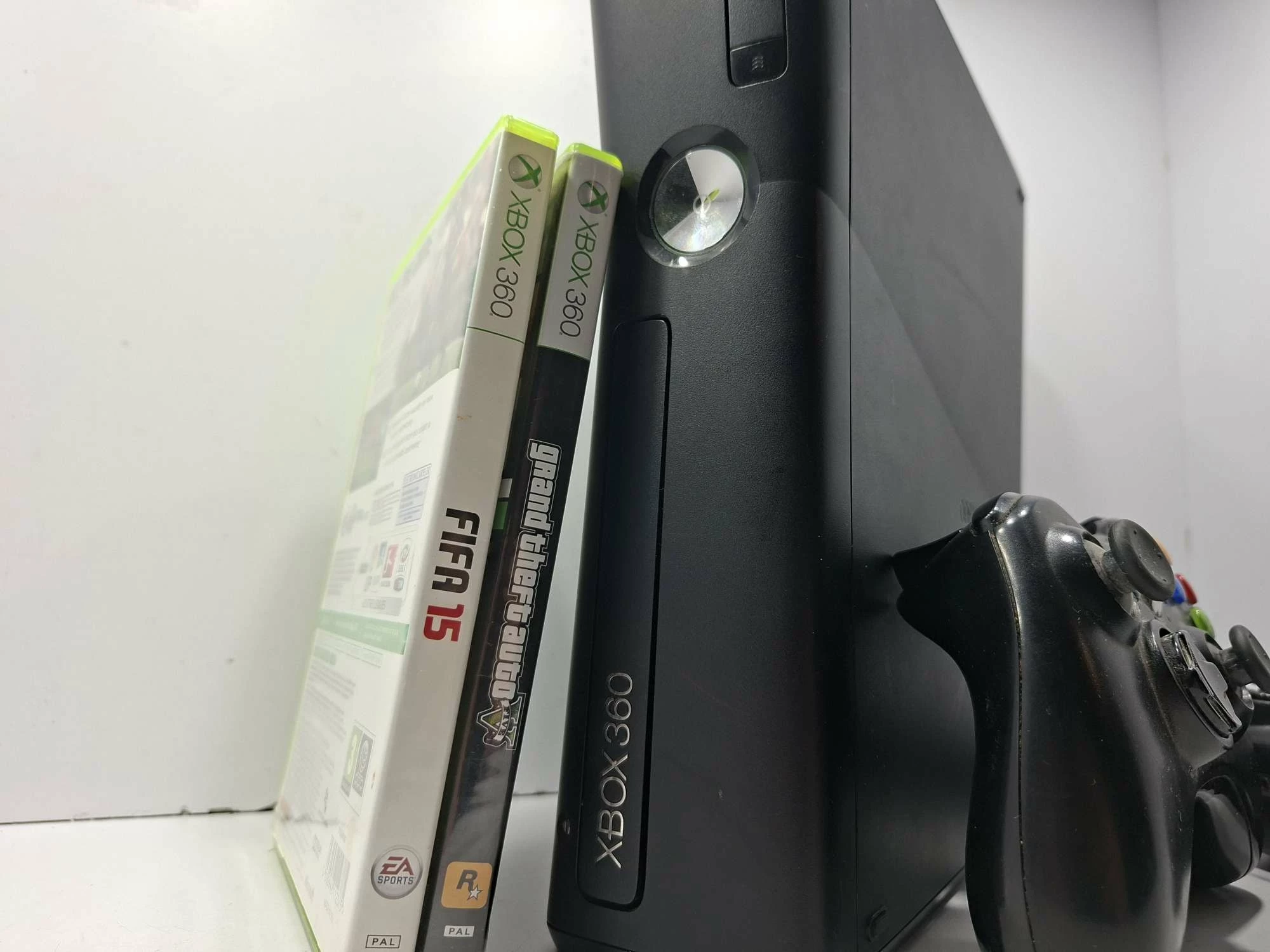 konsola-xbox-360-2x-pad-2x-gra-stan-11323-2