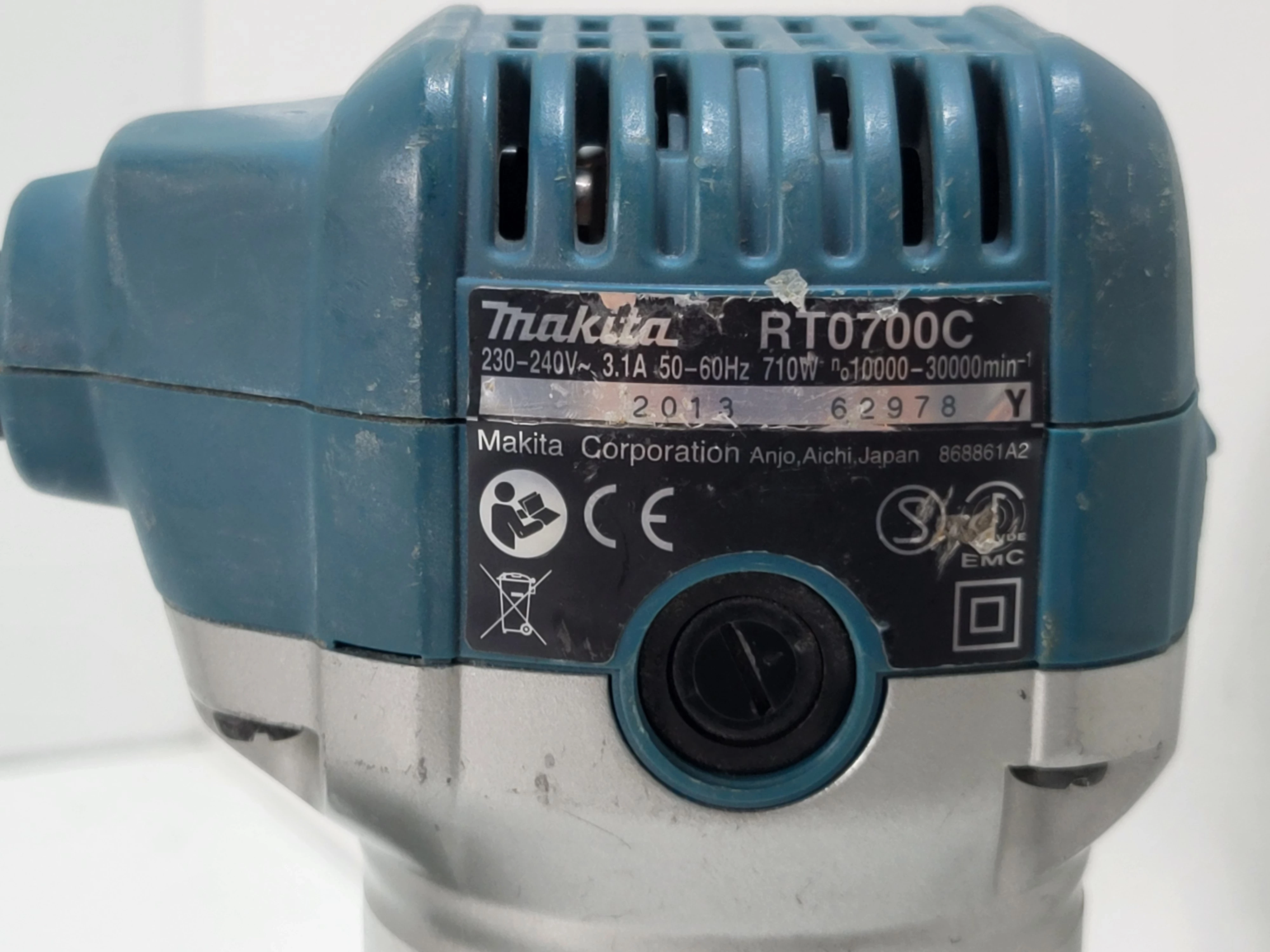 frezarka-gornowrzecionowa-makita-rt0700c-stan-11323-2