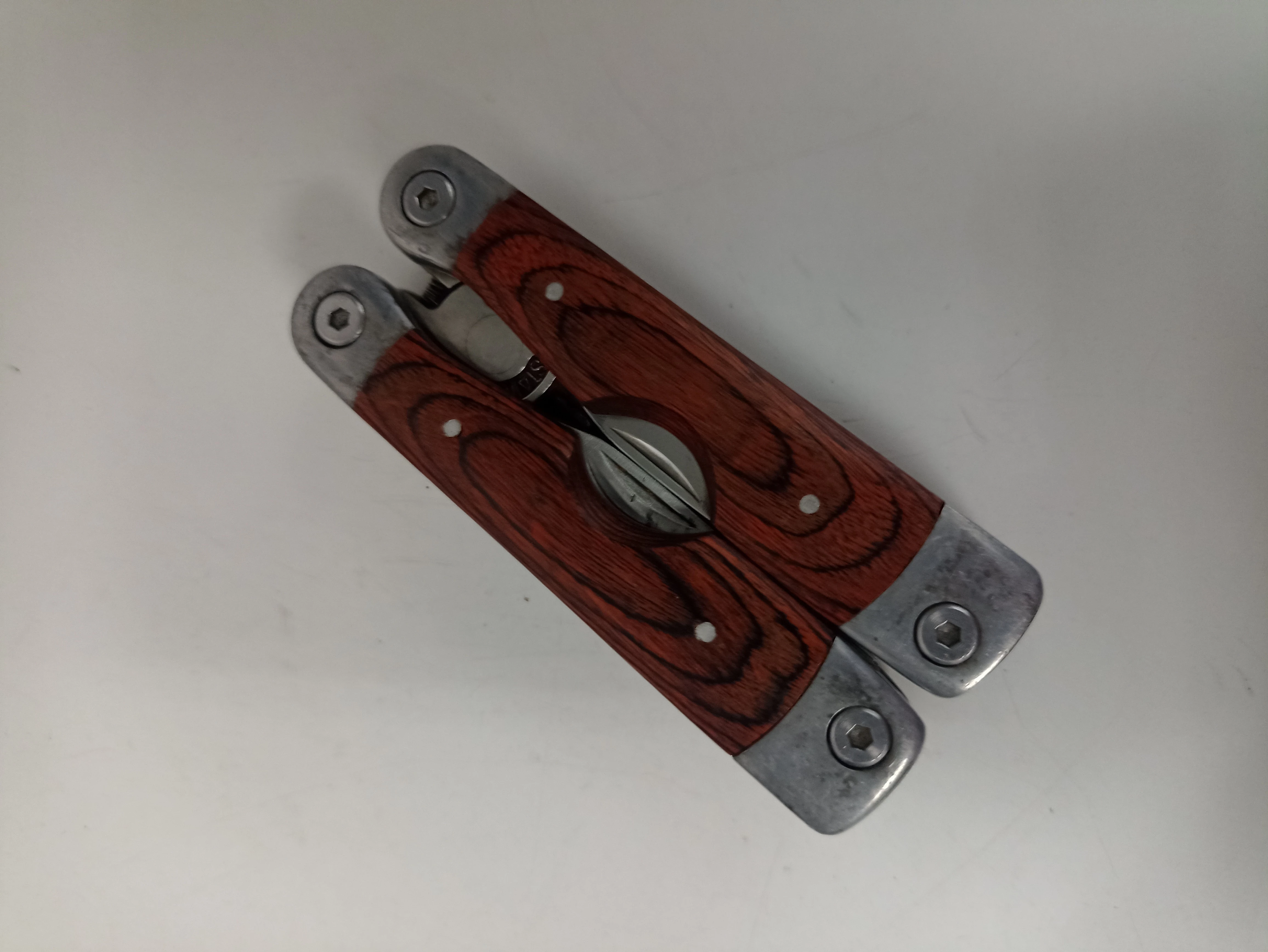 kombinerki-wielofunkyjne-skladane-multitool-liczba-dodatkowych-narzedzi-14