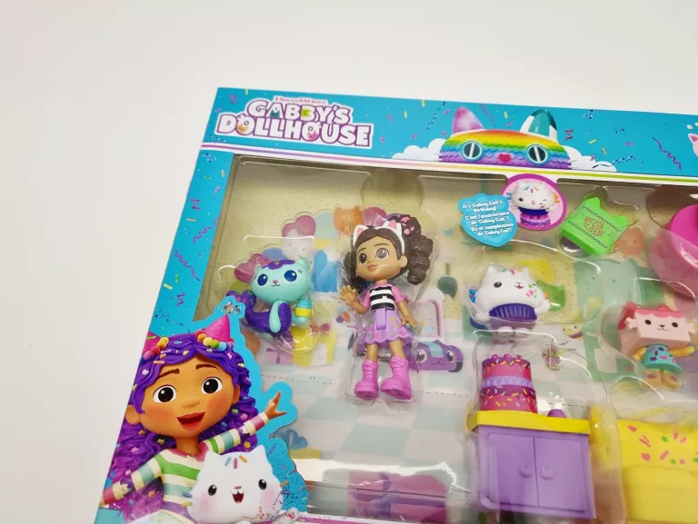 koci-domek-gabi-zestaw-urodzinowy-cakey-cat-gabbys-dollhouse-figurki-ean-gtin-0681147040922