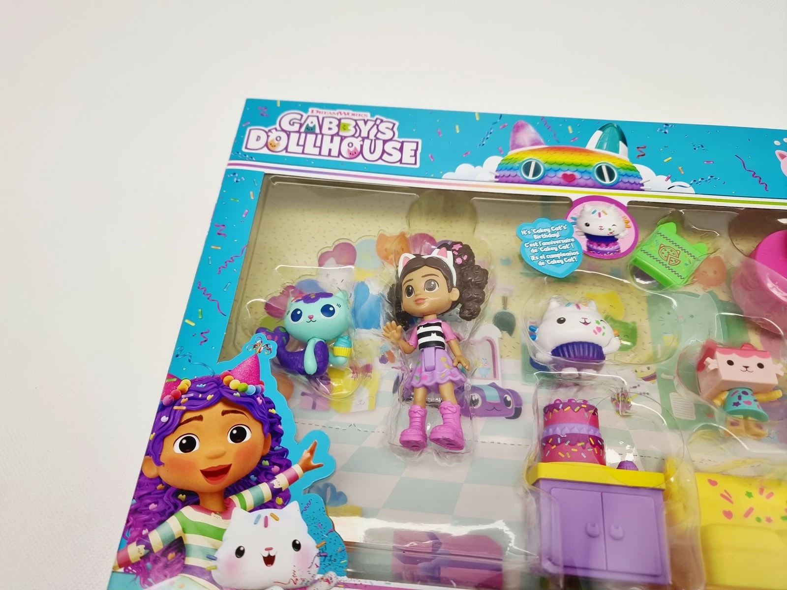 koci-domek-gabi-zestaw-urodzinowy-cakey-cat-gabbys-dollhouse-figurki-ean-gtin-0681147040922