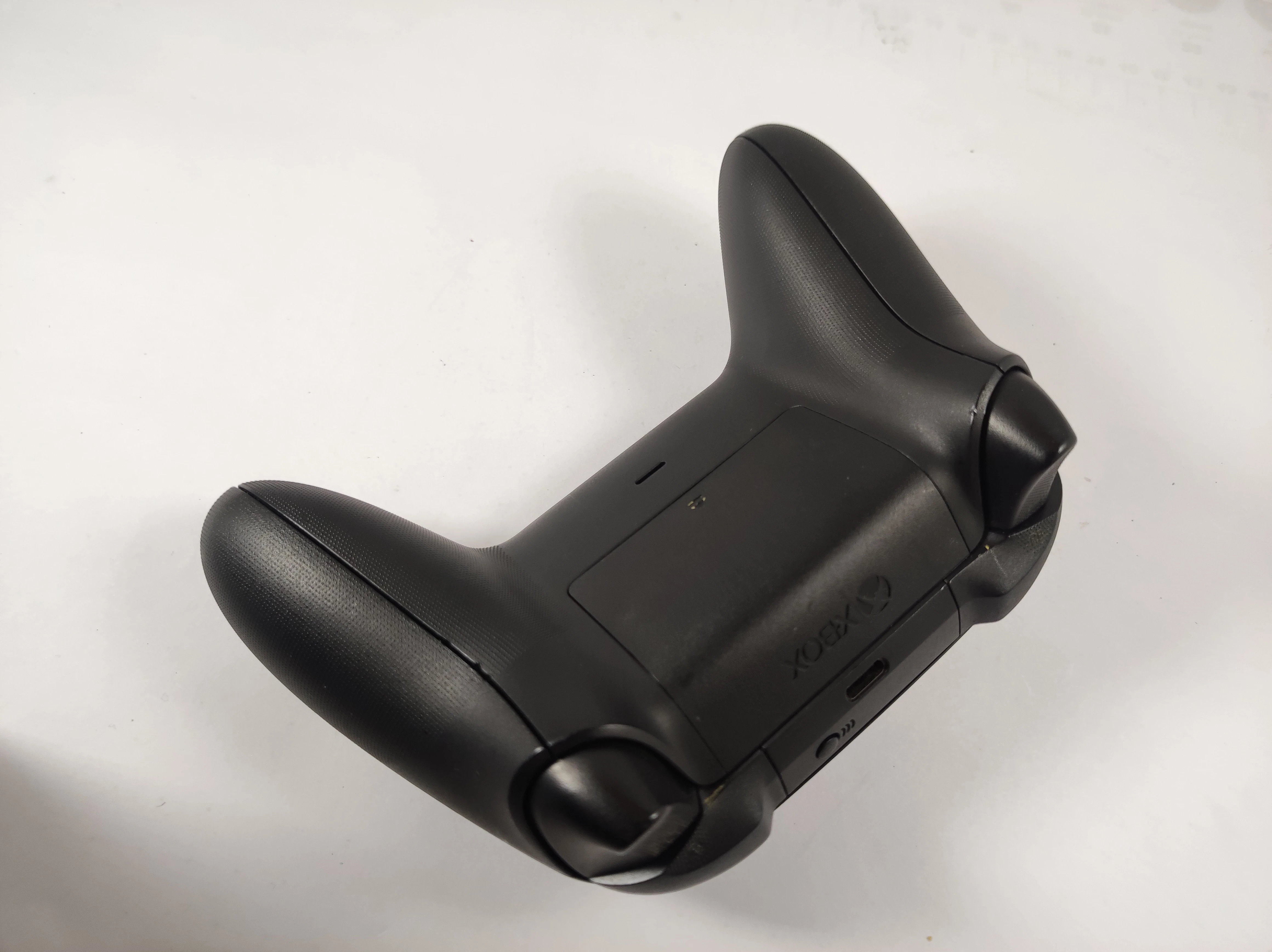 konsola-xbox-series-x-1tb-pad-wielka-rzeznicka-1-srem-centrum