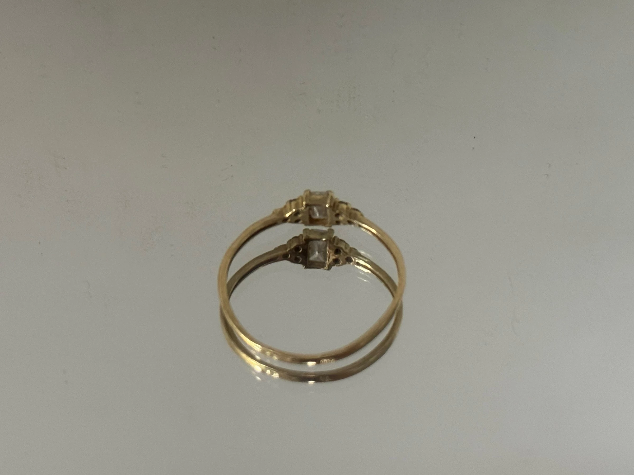 zloty-pierscionek-z-cyrkoniami-p585w098gr16-ean-gtin-5903772051254