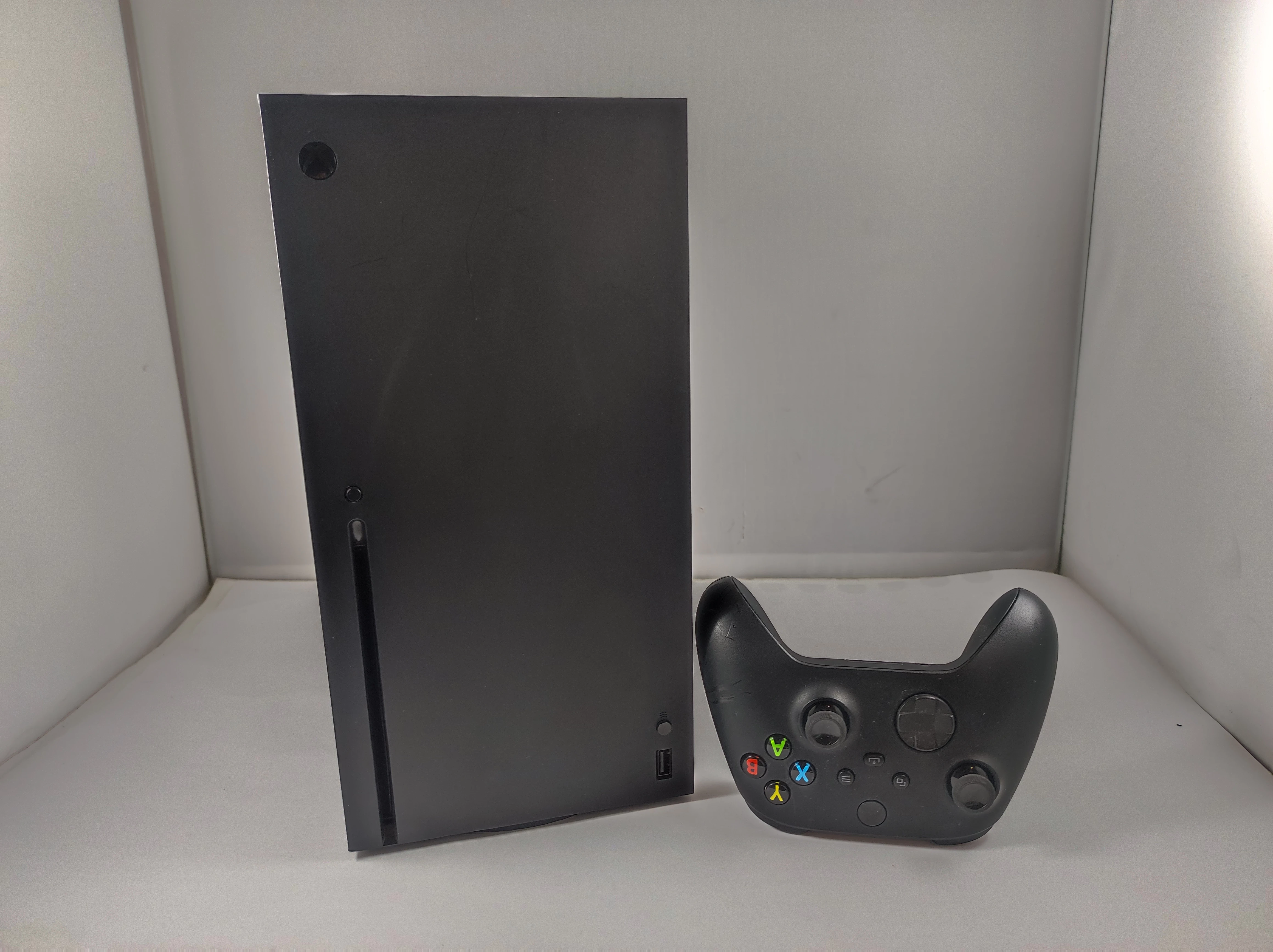 konsola-xbox-series-x-1tb-pad-wielka-rzeznicka-1-srem-centrum