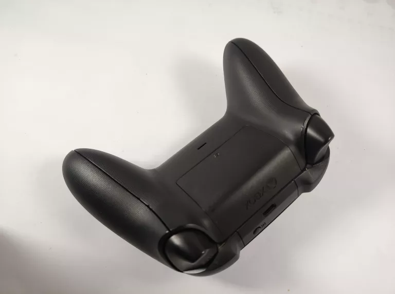 konsola-xbox-series-x-1tb-pad-wielka-rzeznicka-1-srem-centrum