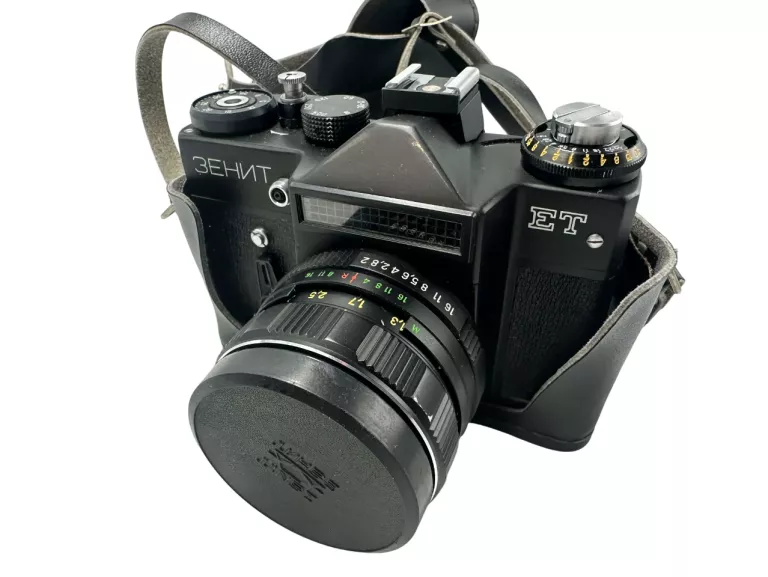 aparat-zenit-et-lampa-blyskowa-case-karmelicka-45a-krakow