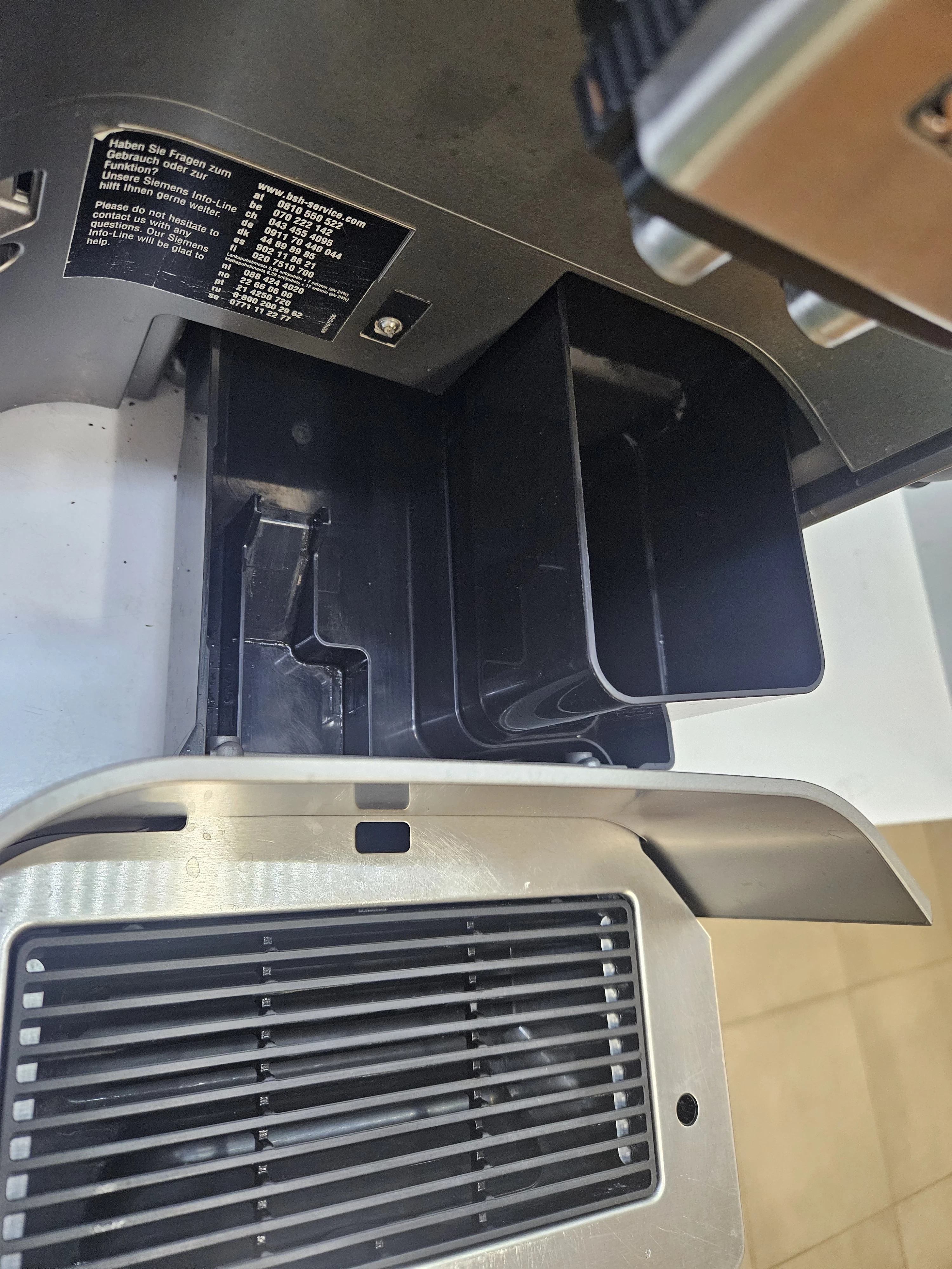 automatyczny-ekspres-cisnieniowy-siemens-eq6-s500-1500-w-czarny-marka-248811-951474