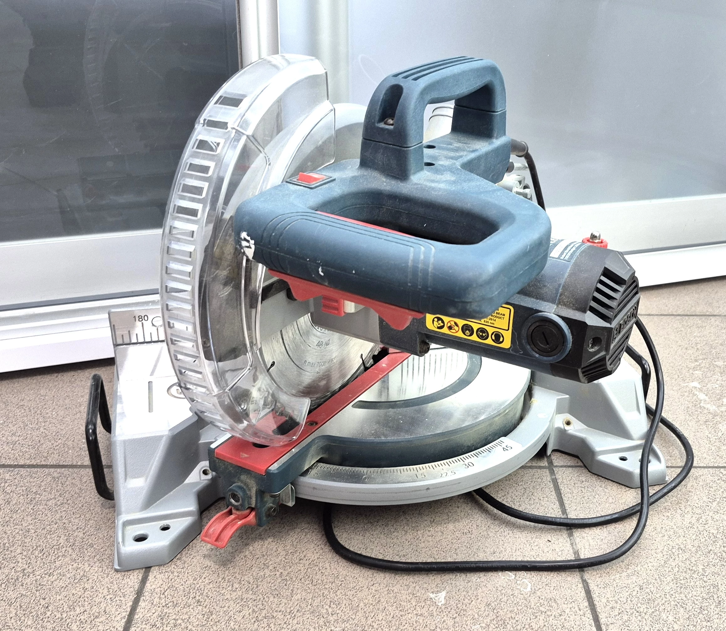 ukosnica-pila-z-laserem-1300-w-216x30-mm-gcm-216-bosch-pud-stan-11323-2