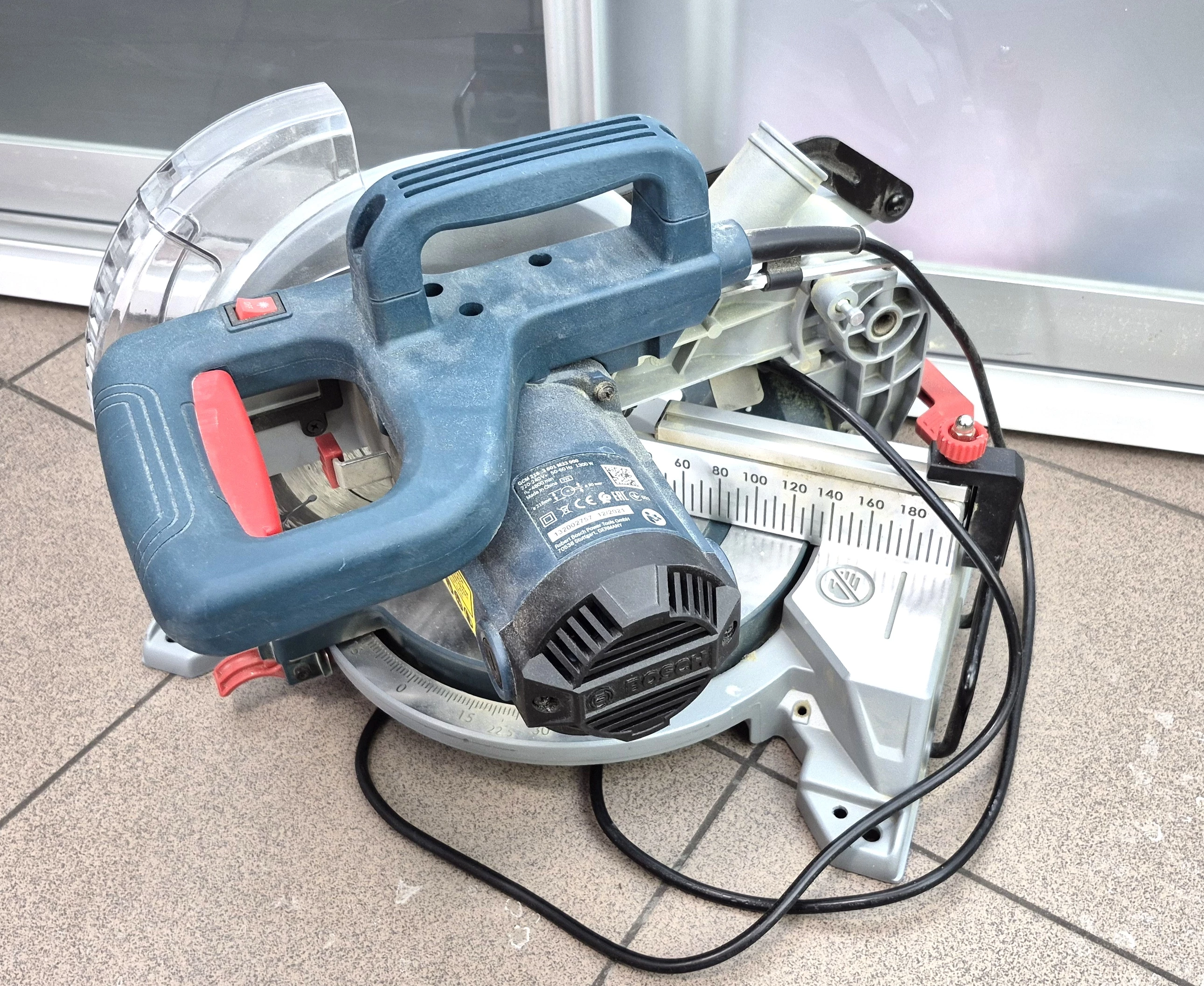 ukosnica-pila-z-laserem-1300-w-216x30-mm-gcm-216-bosch-pud-kod-producenta-0601b19000