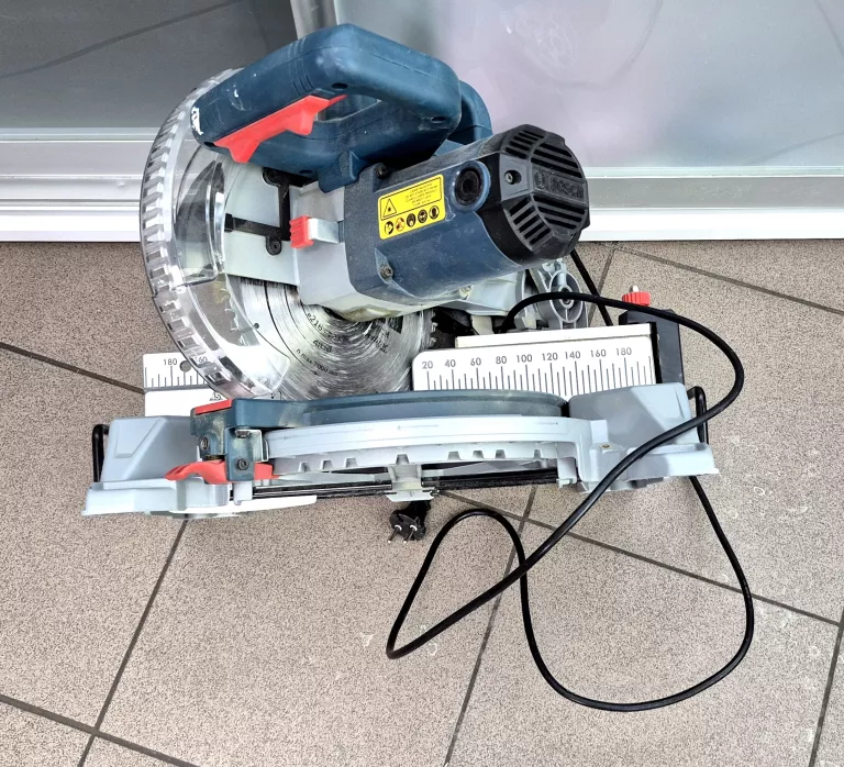 ukosnica-pila-z-laserem-1300-w-216x30-mm-gcm-216-bosch-pud-marka-248811-950093