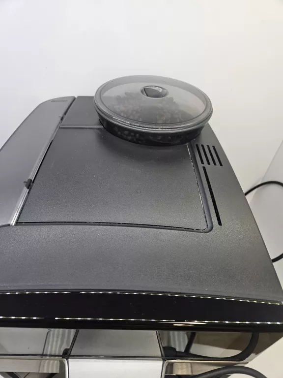 automatyczny-ekspres-cisnieniowy-siemens-eq6-s500-1500-w-czarny-material-202593-2