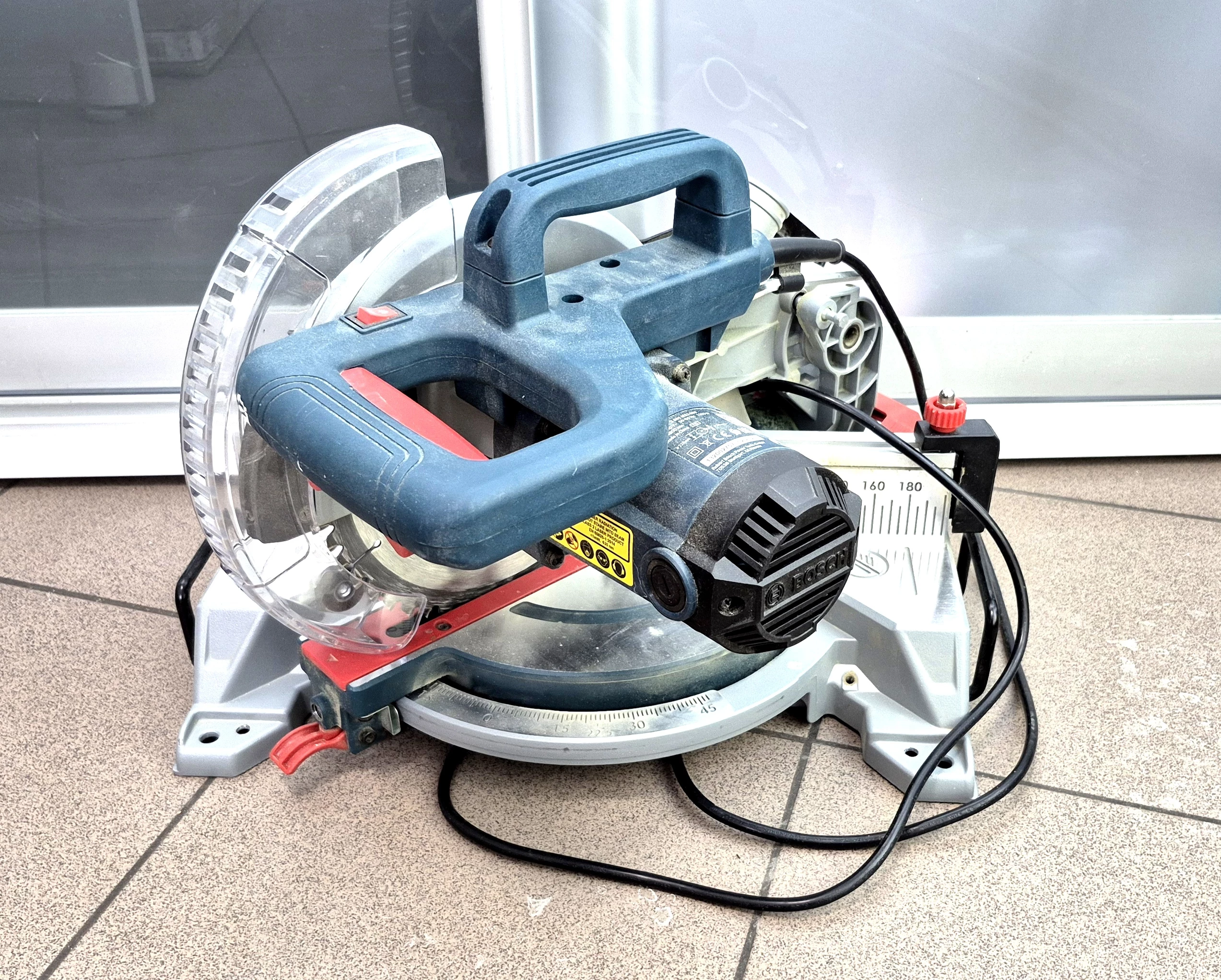 ukosnica-pila-z-laserem-1300-w-216x30-mm-gcm-216-bosch-pud-ean-gtin-3165140654265