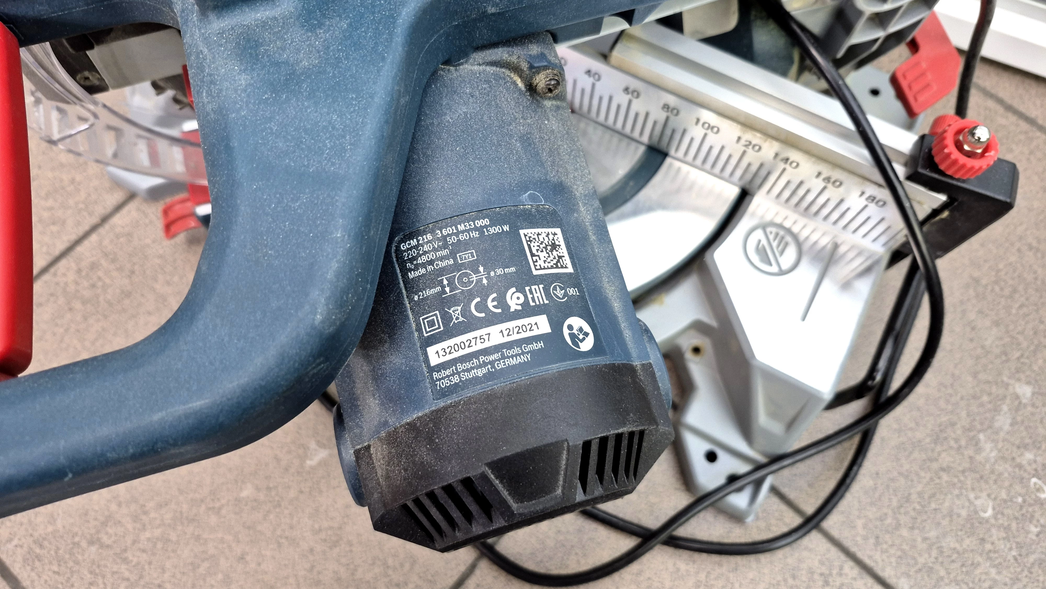 ukosnica-pila-z-laserem-1300-w-216x30-mm-gcm-216-bosch-pud-srednica-tarczy-21600