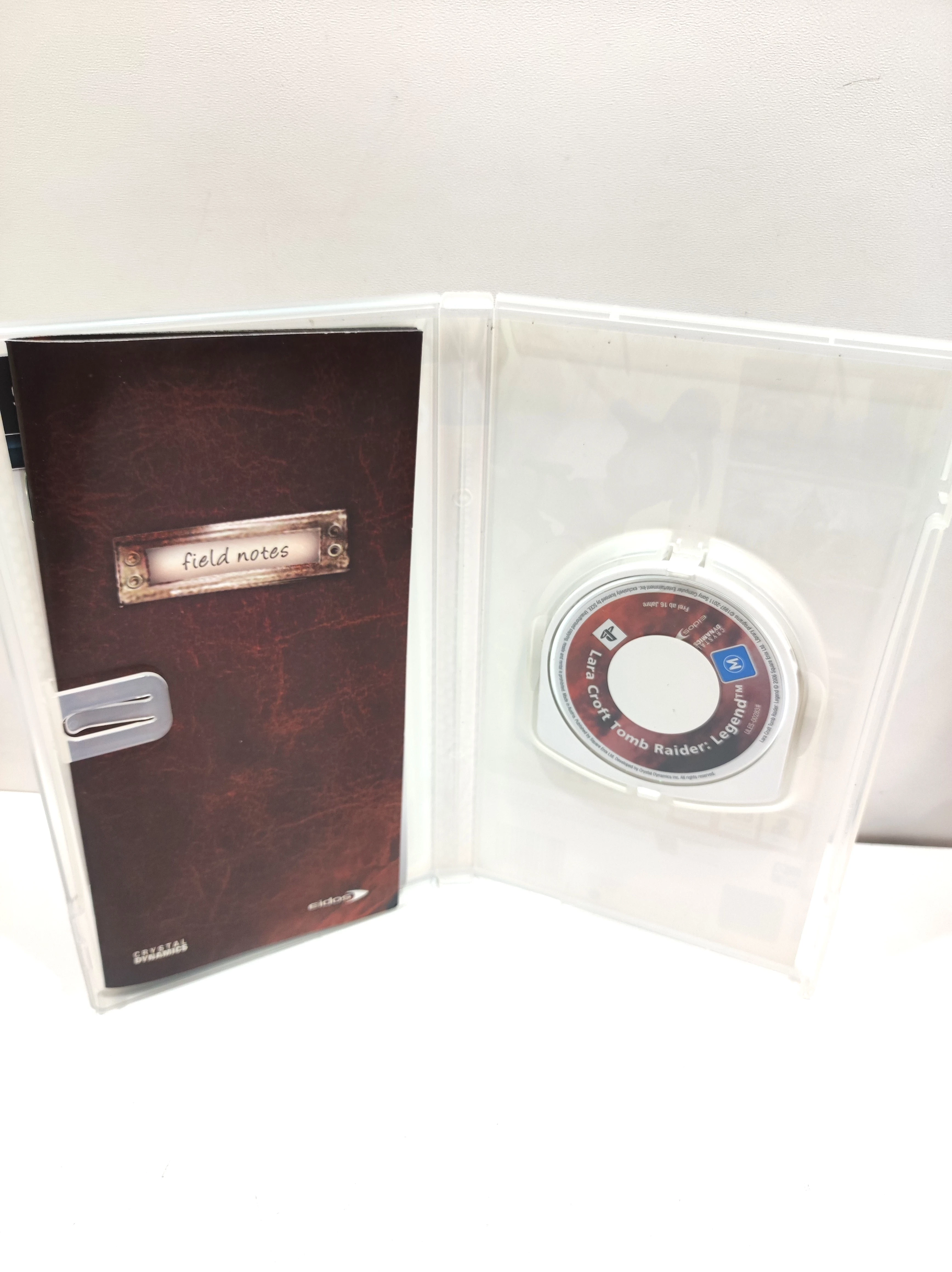 lara-croft-tomb-raider-legend-psp-stan-11323-2