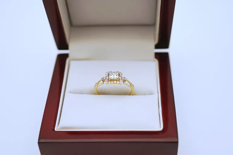 zloty-pierscionek-z-cyrkoniami-585-151g-r12-material-15835-2