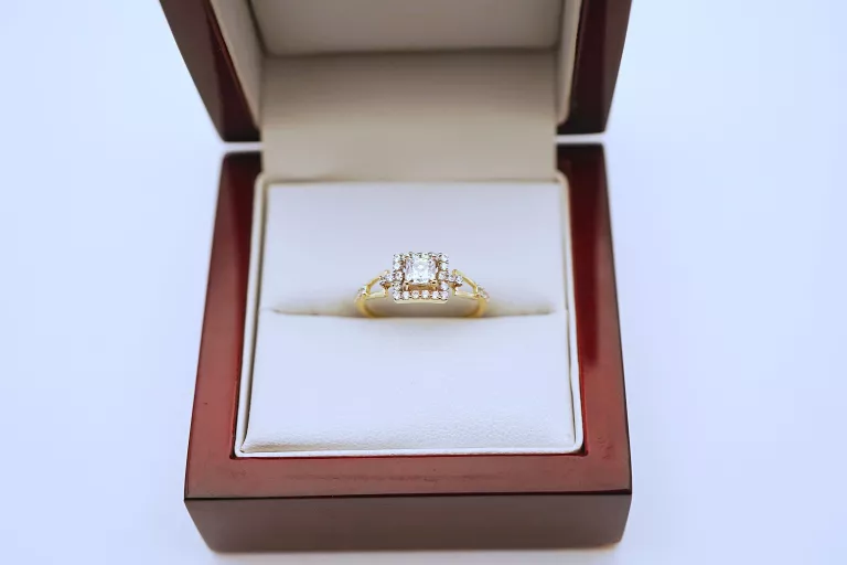 zloty-pierscionek-z-cyrkoniami-585-151g-r12-stan-11323-2