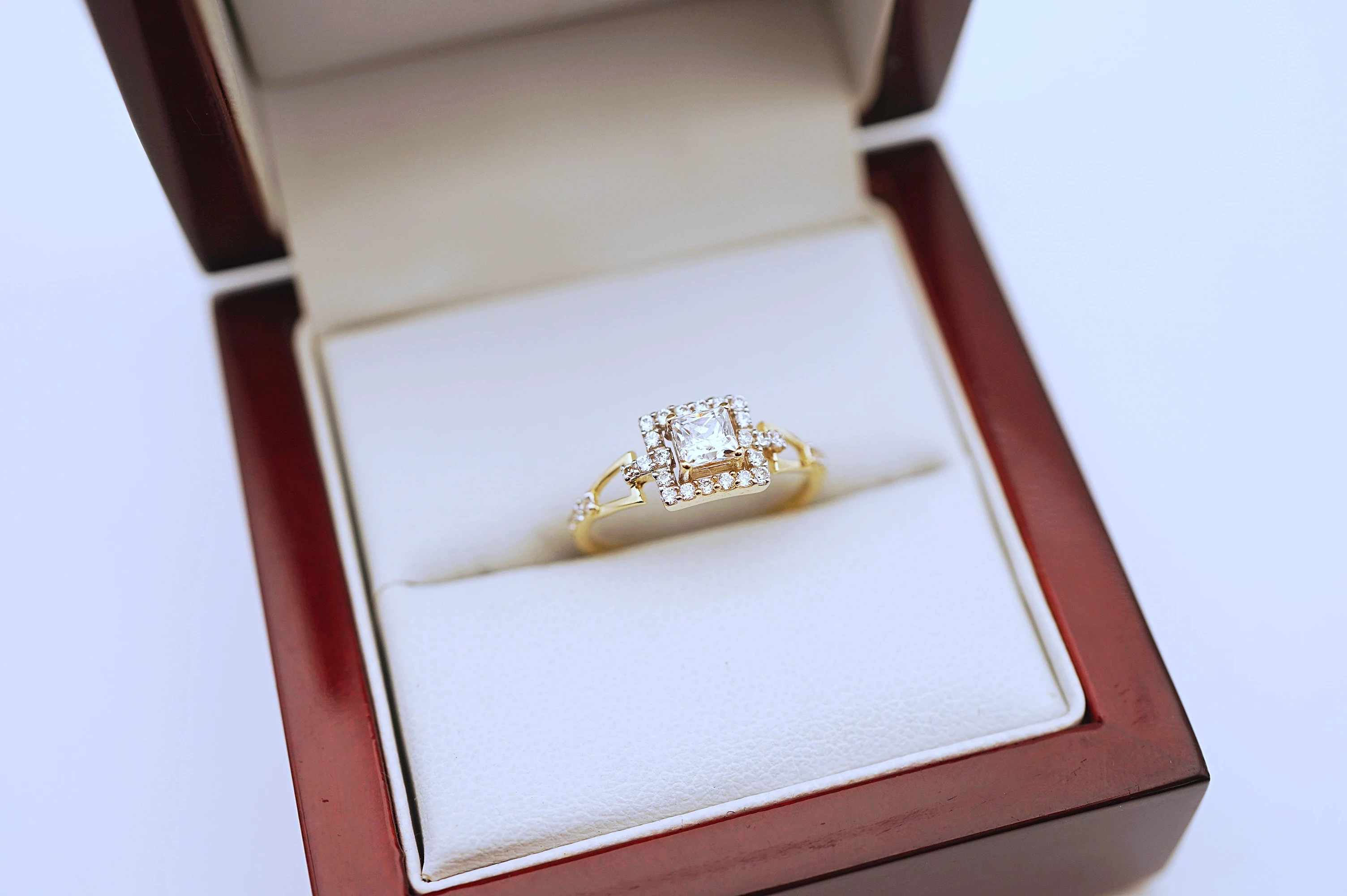 zloty-pierscionek-z-cyrkoniami-585-151g-r12-dworcowa-2-leszno-gold-fish