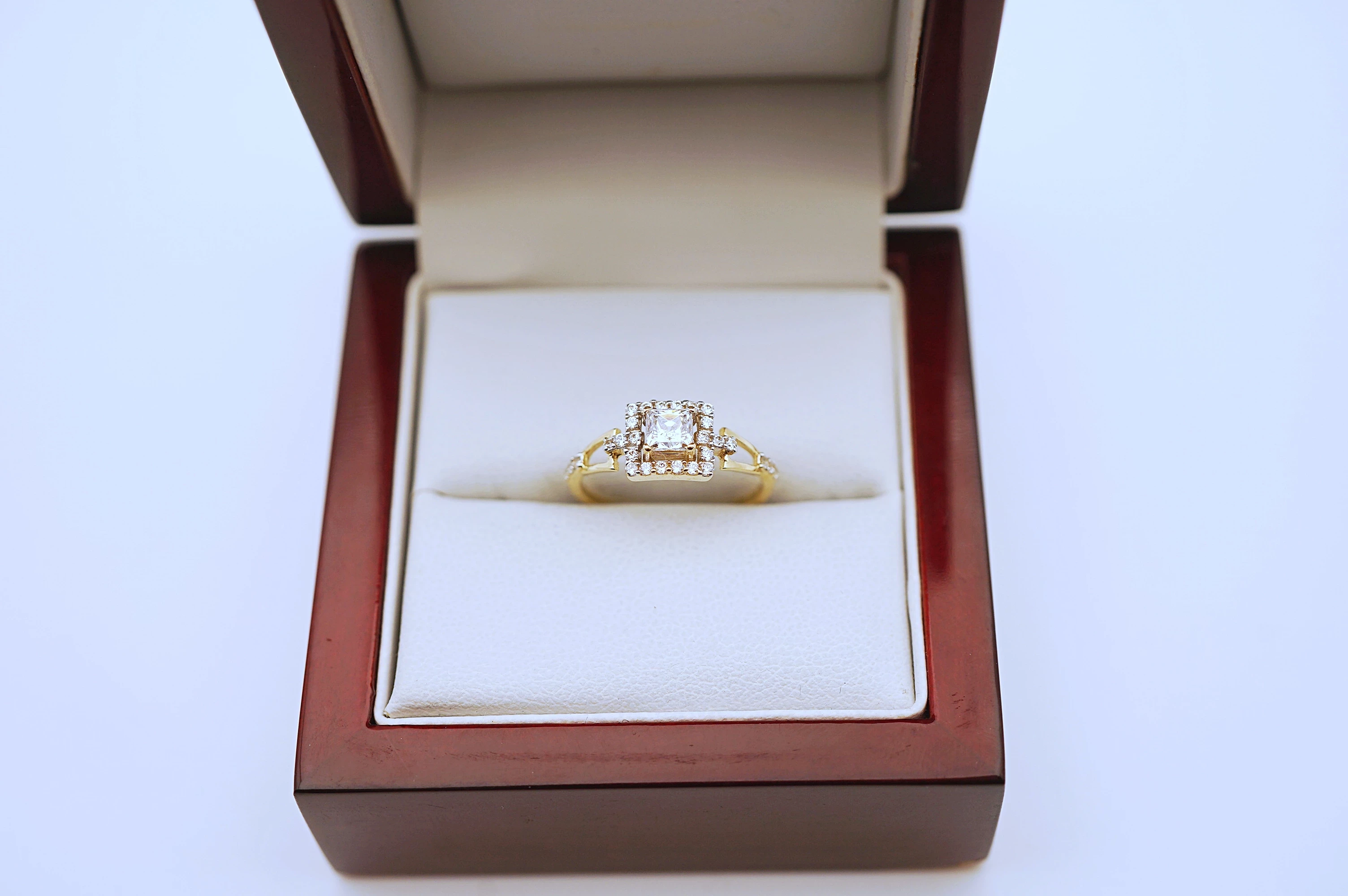 zloty-pierscionek-z-cyrkoniami-585-151g-r12-stan-11323-2