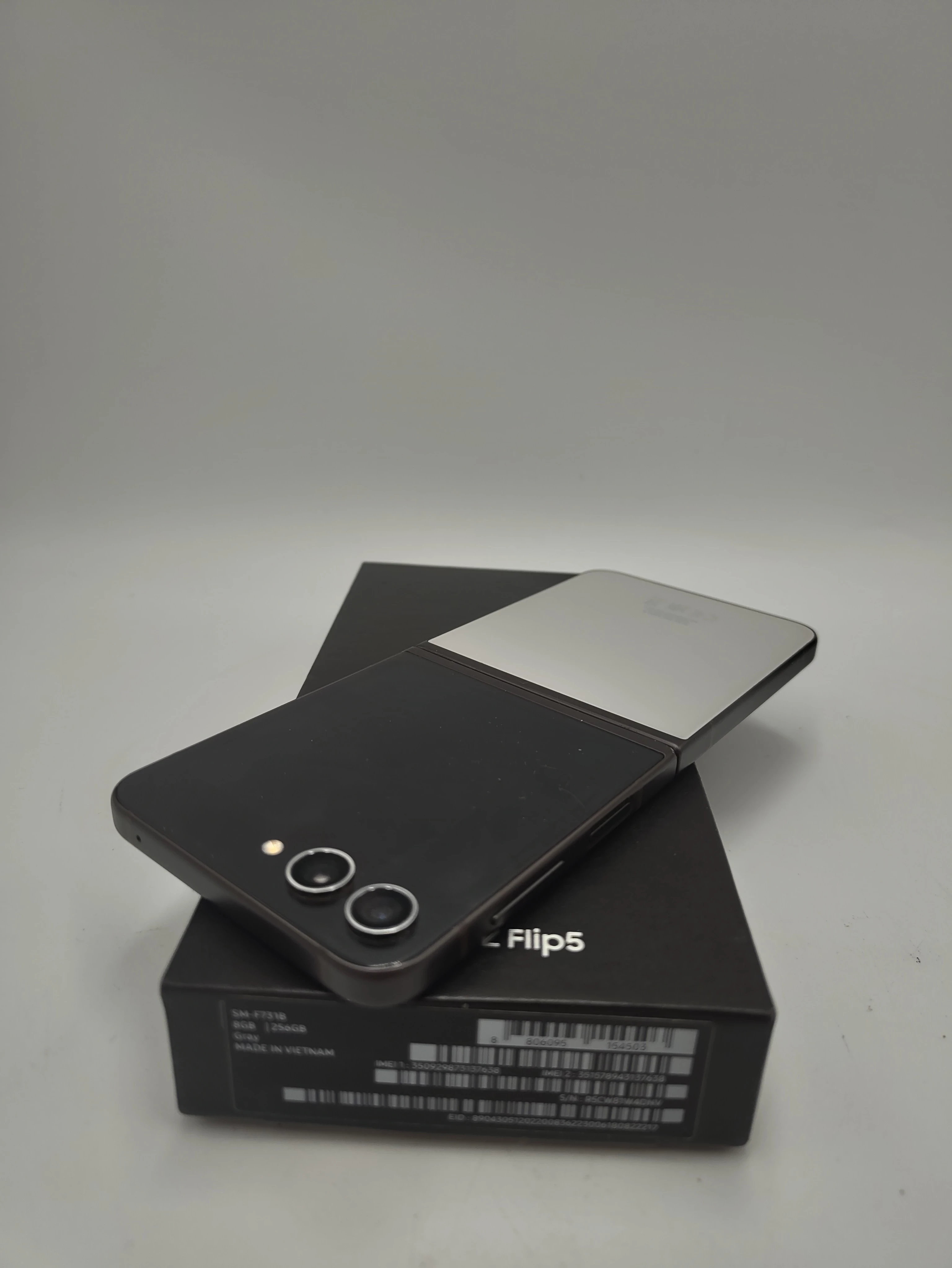 telefon-samsung-z-flip-5-wbudowana-pamiec-202869-214185