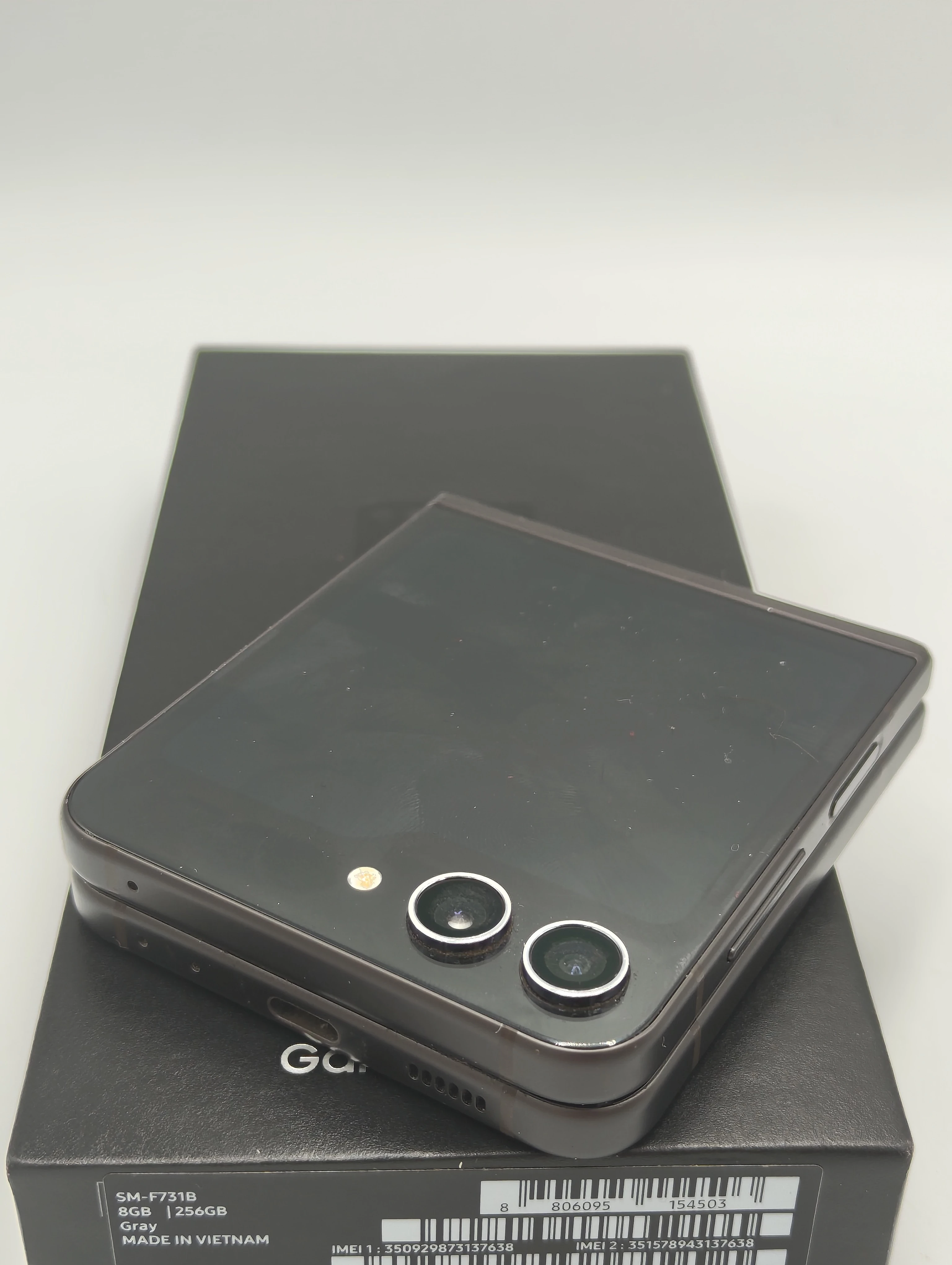 telefon-samsung-z-flip-5-przekatna-ekranu-670