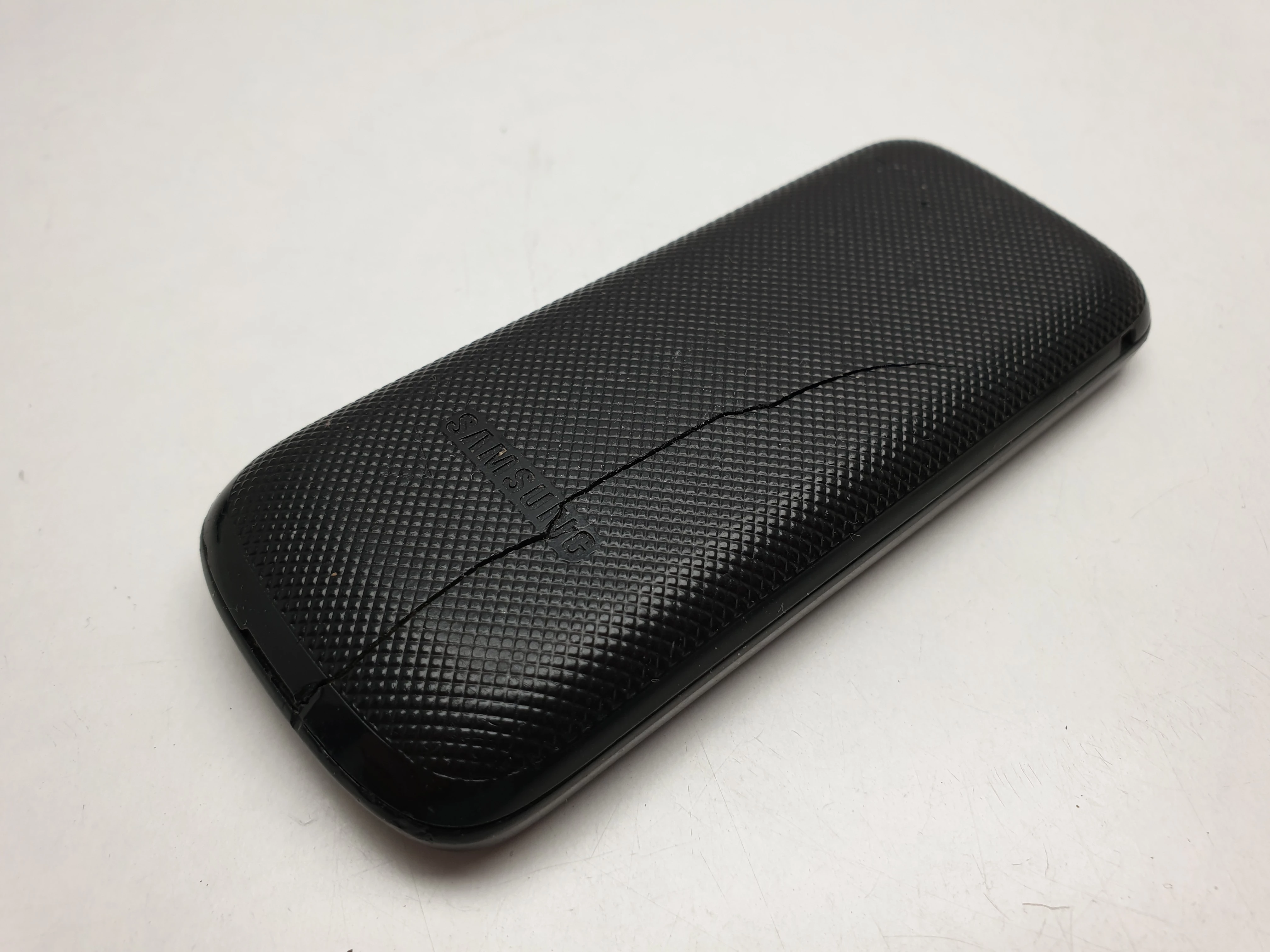 telefon-samsung-gt-e1050-opis-kod-producenta-e1050