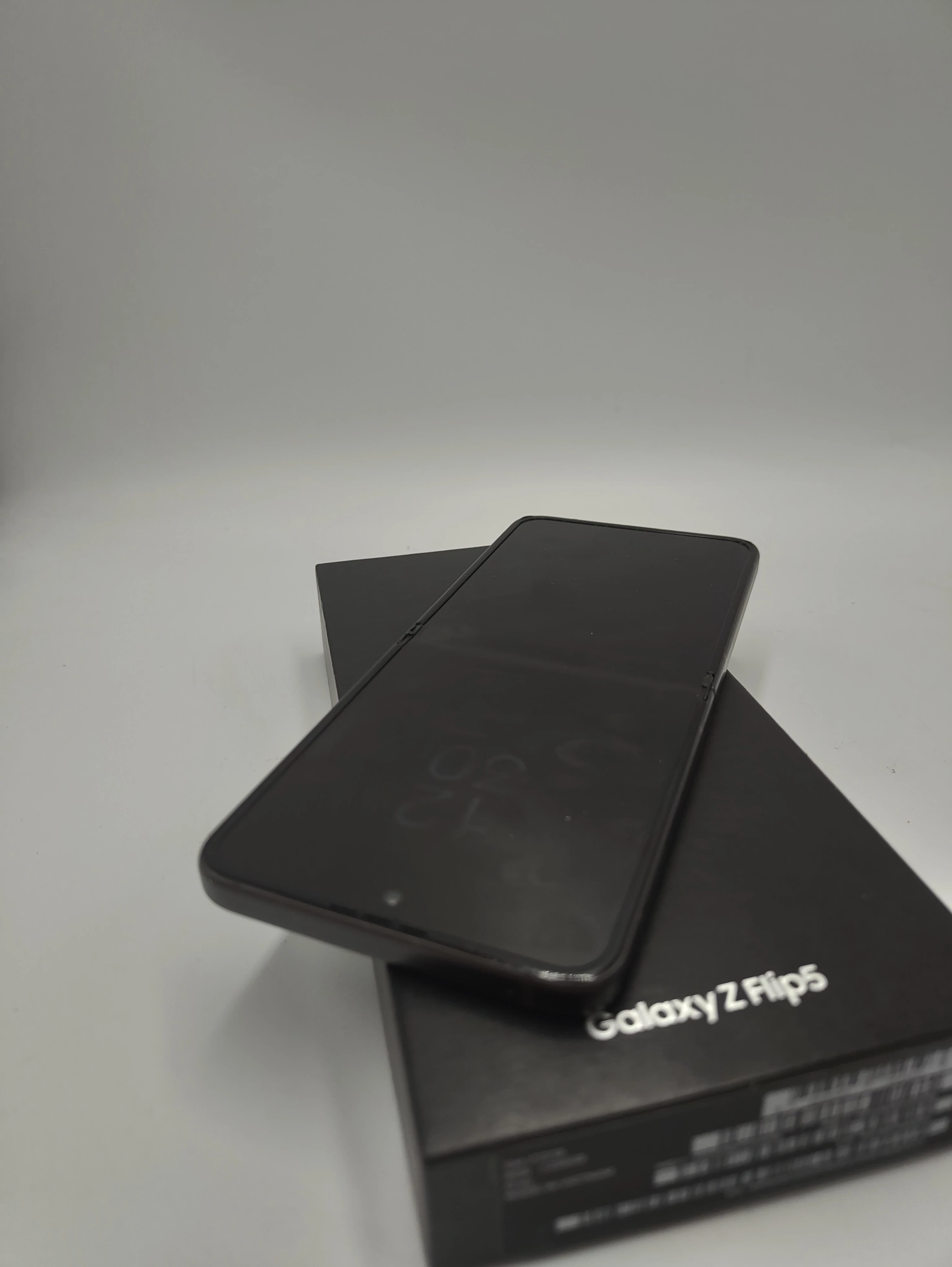 telefon-samsung-z-flip-5-pojemnosc-akumulatora-3700