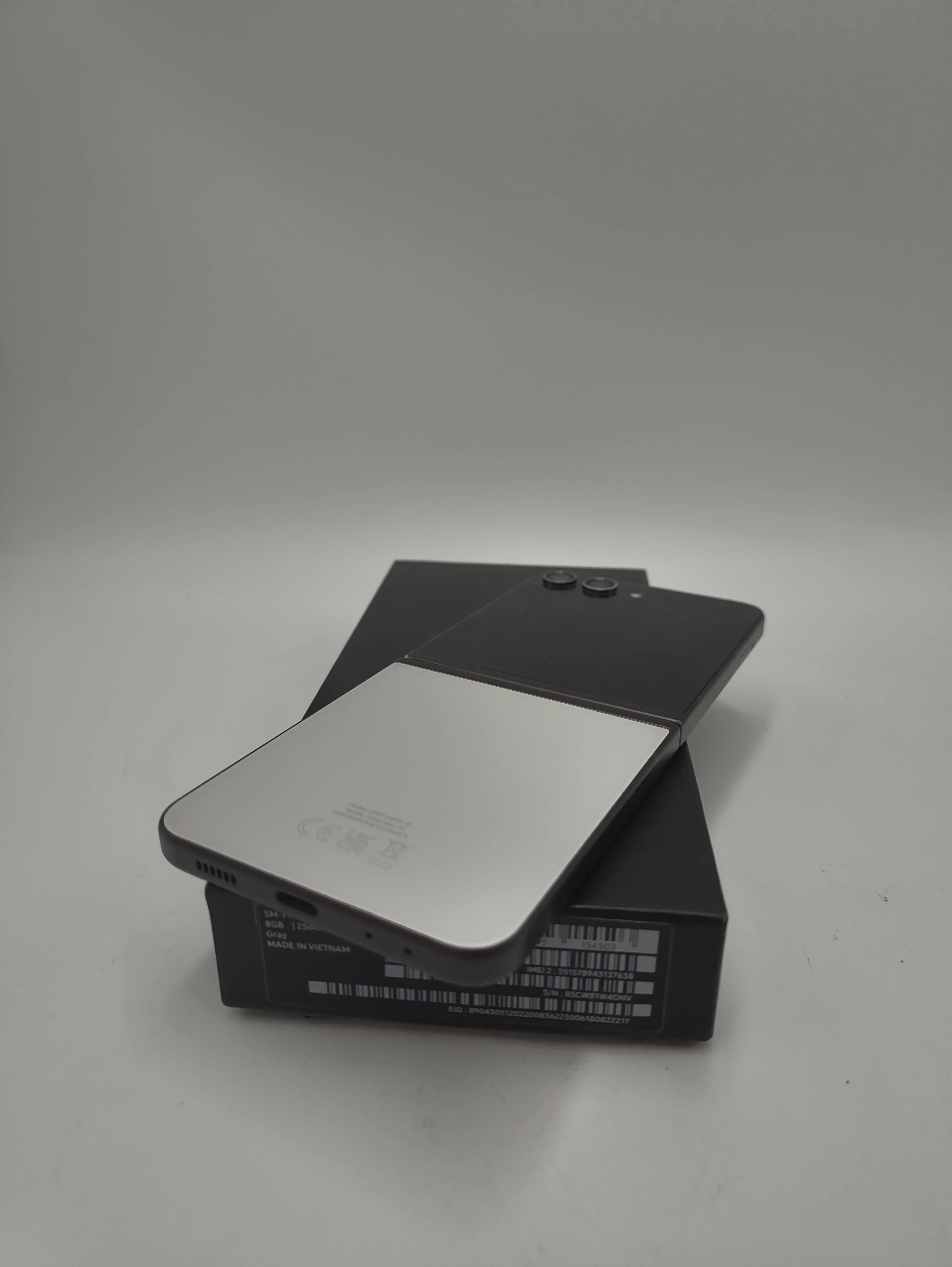 telefon-samsung-z-flip-5-pamiec-ram-202865-214113