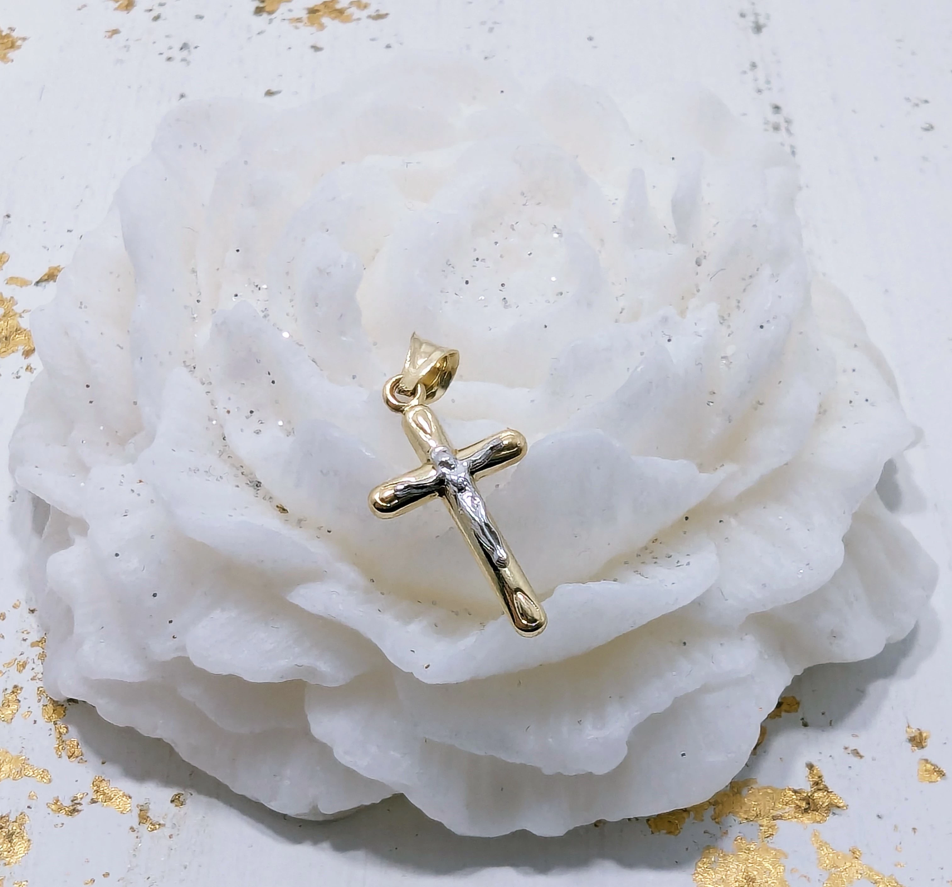 zloty-krzyzyk-585-057g-cechy-207006-4