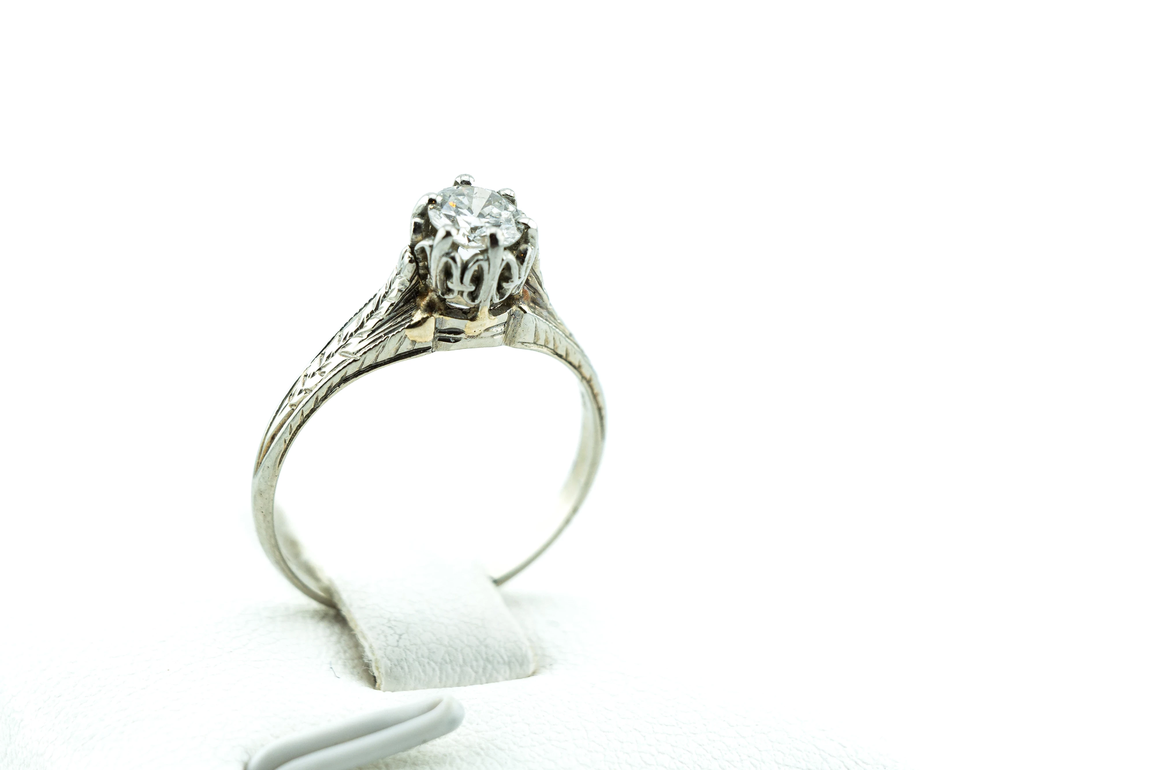 imponujacy-pierscionek-zareczynowy-z-bialego-zlota-750-brylant-031ct-wolnosci-2a-strzelce-krajenskie