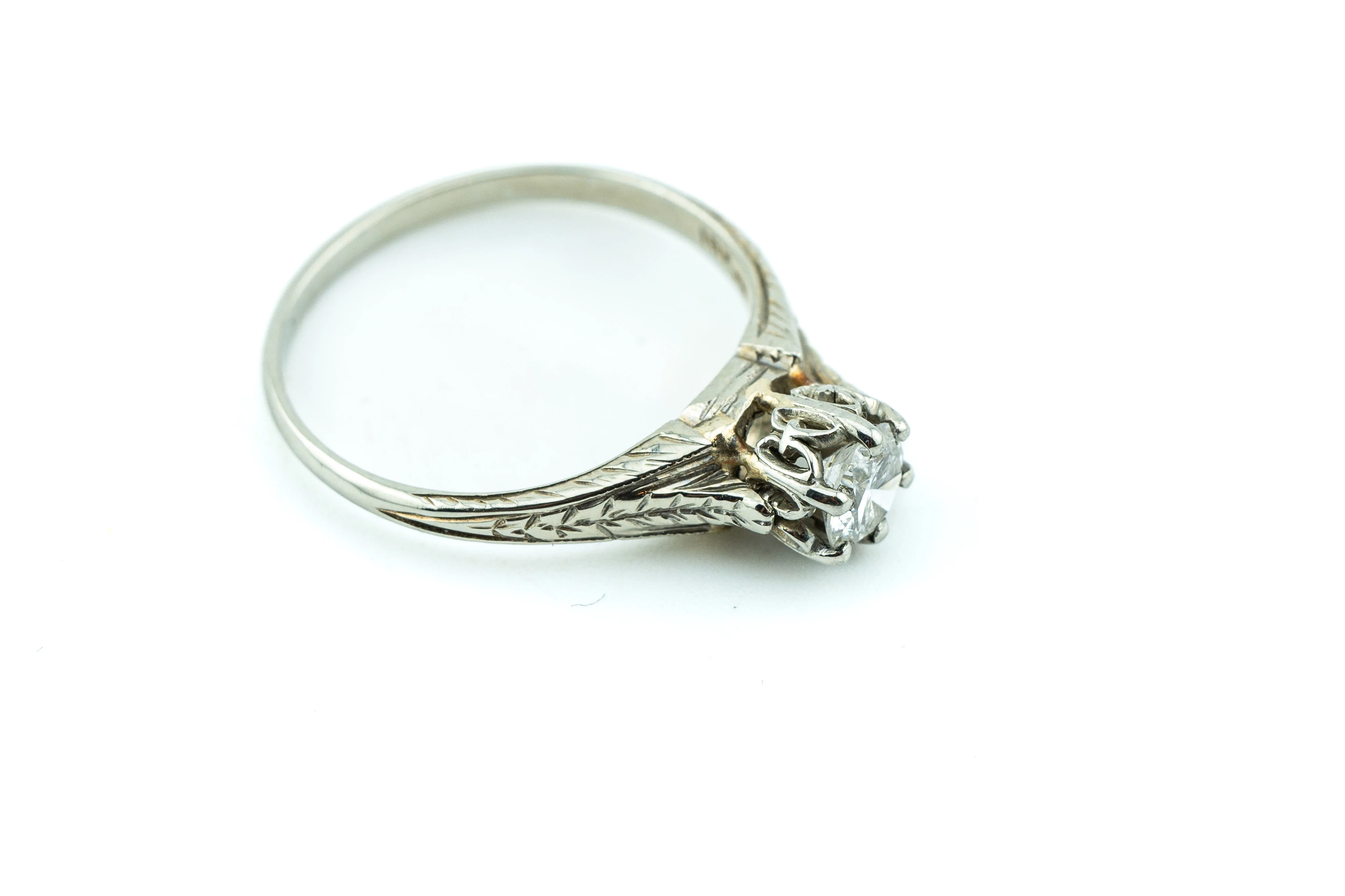 imponujacy-pierscionek-zareczynowy-z-bialego-zlota-750-brylant-031ct-waga-241