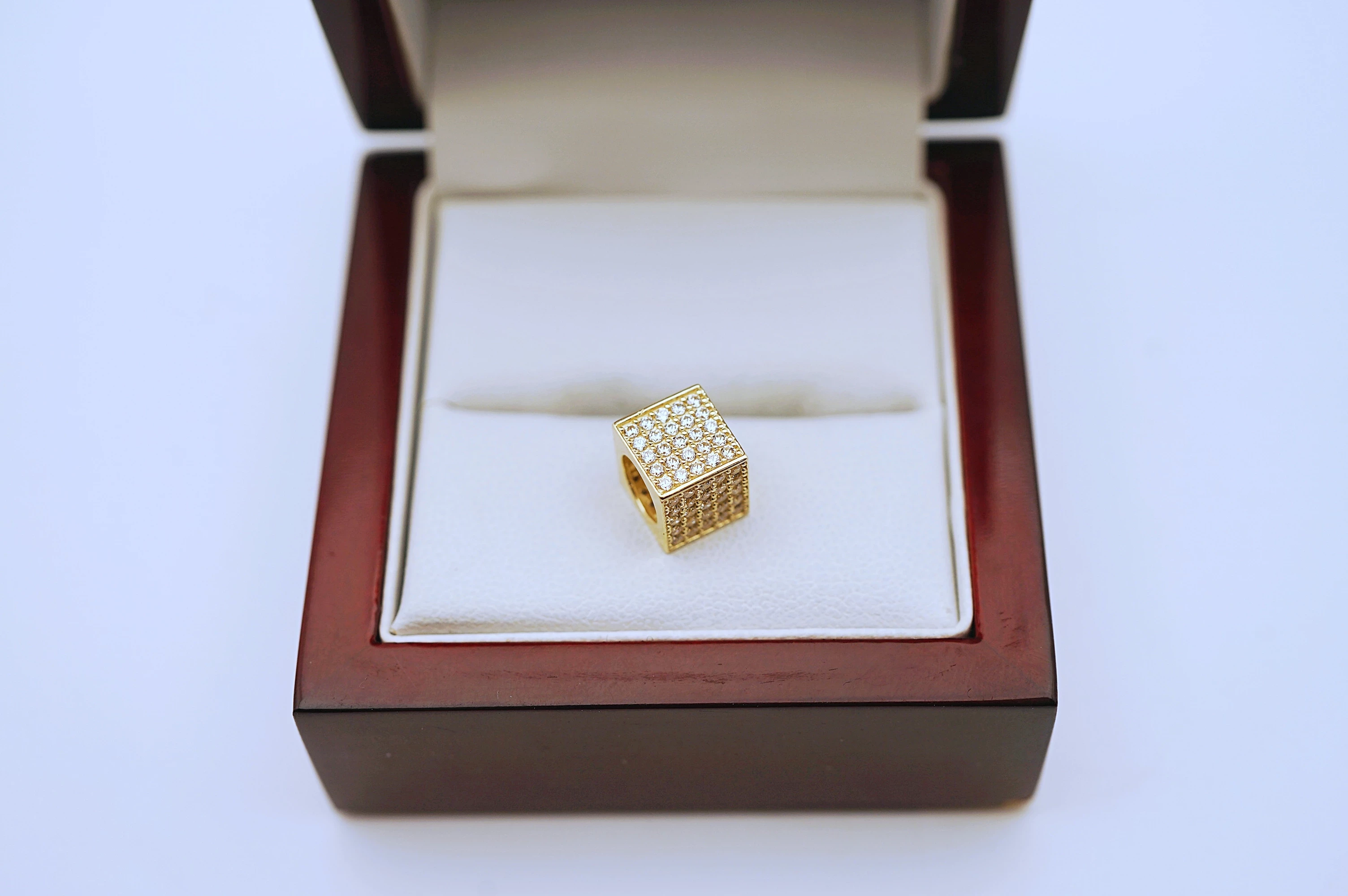 zloty-charms-z-cyrkoniami-585-243g-9mm-dworcowa-2-leszno-gold-fish