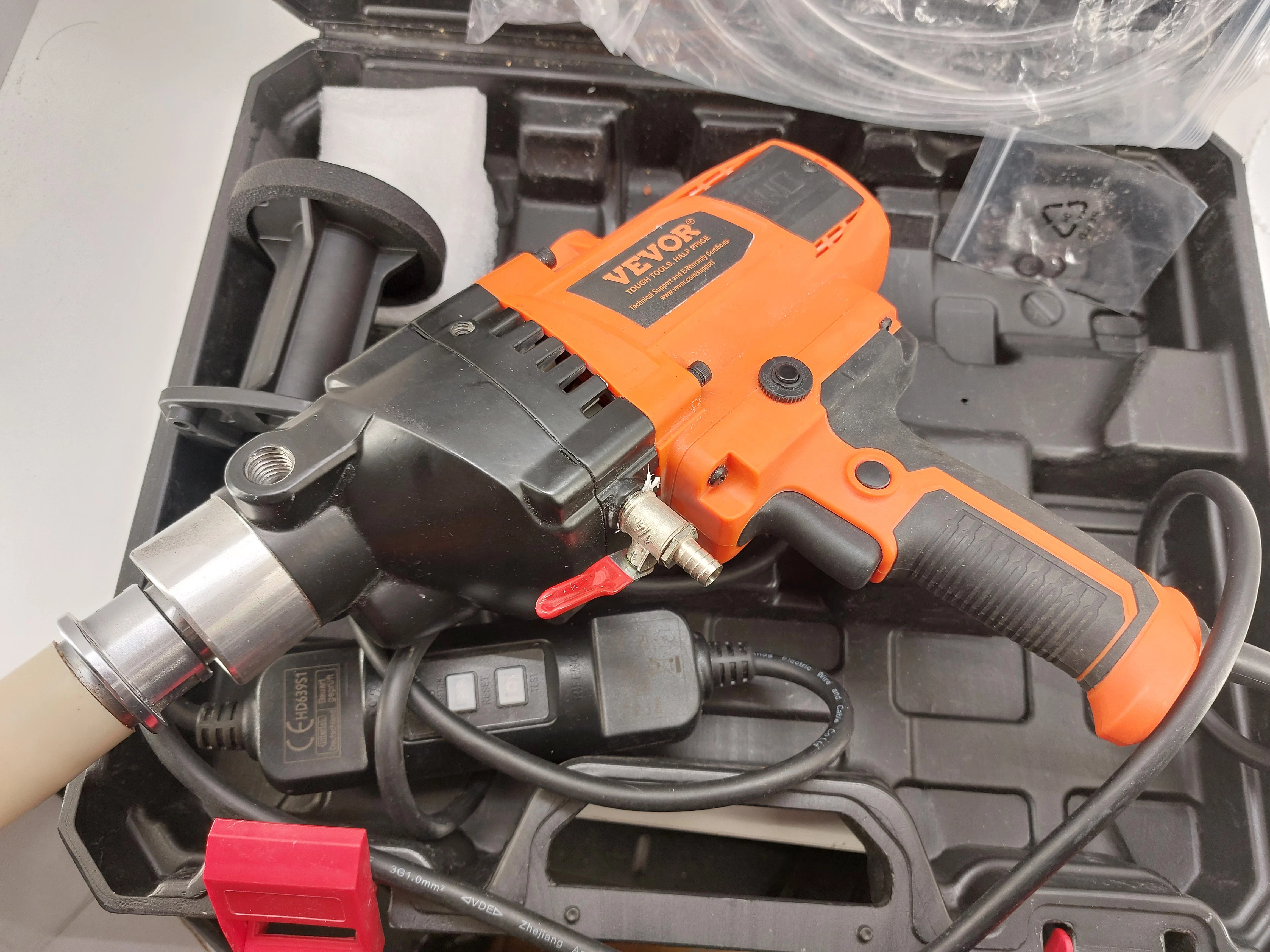 przenosna-diamentowa-wiertarka-rdzeniowa-vevor-z1z-cf-9150-zasilanie-209202-1769275