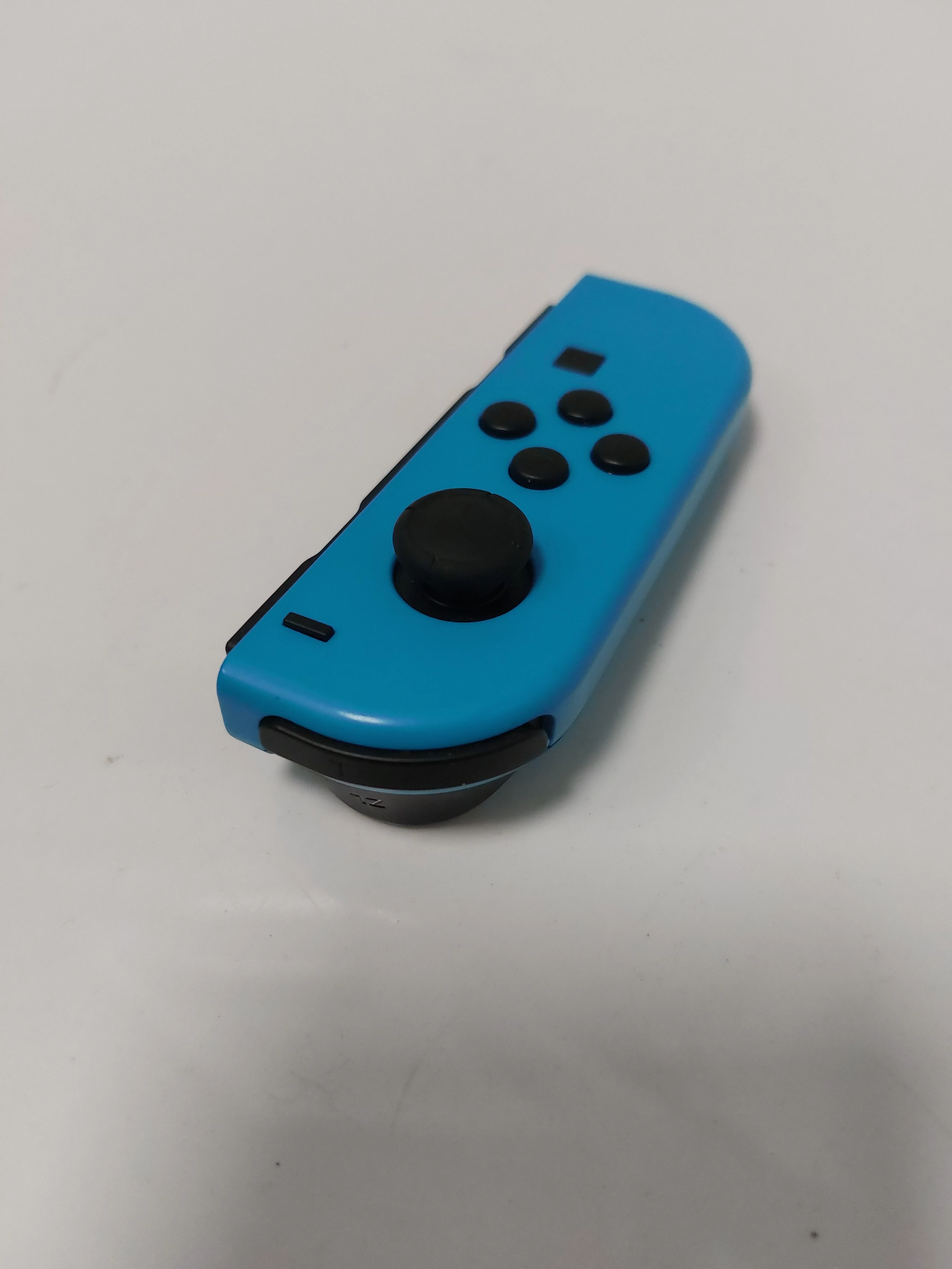 kontroler-do-nintedo-switch-lewy-niebieski-solo-ean-gtin-4016480519037