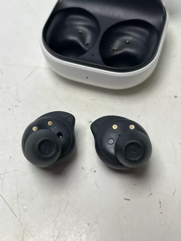 sluchawki-samsung-galaxy-buds-fe-kolor-dominujacy-129357-3