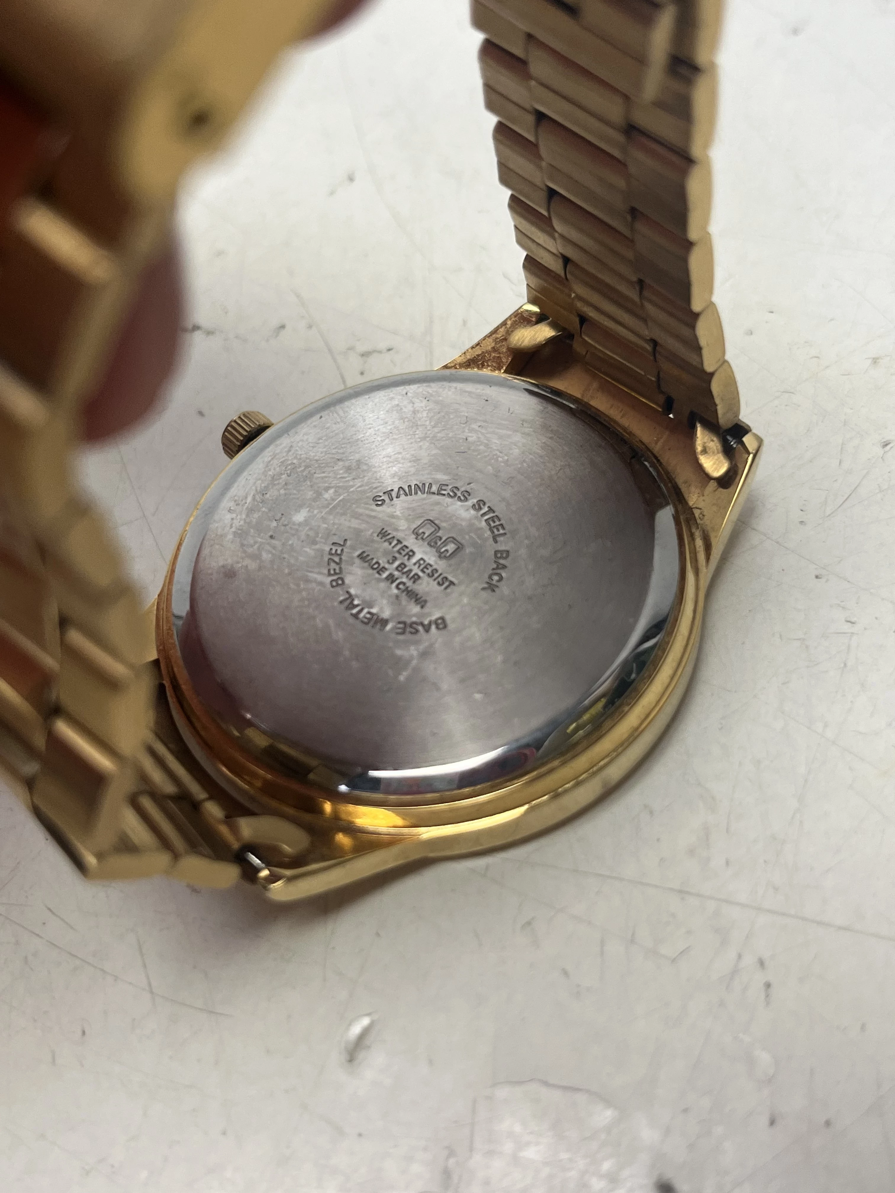 zegarek-meski-qq-qa38j004y-ksztalt-koperty-129223-2