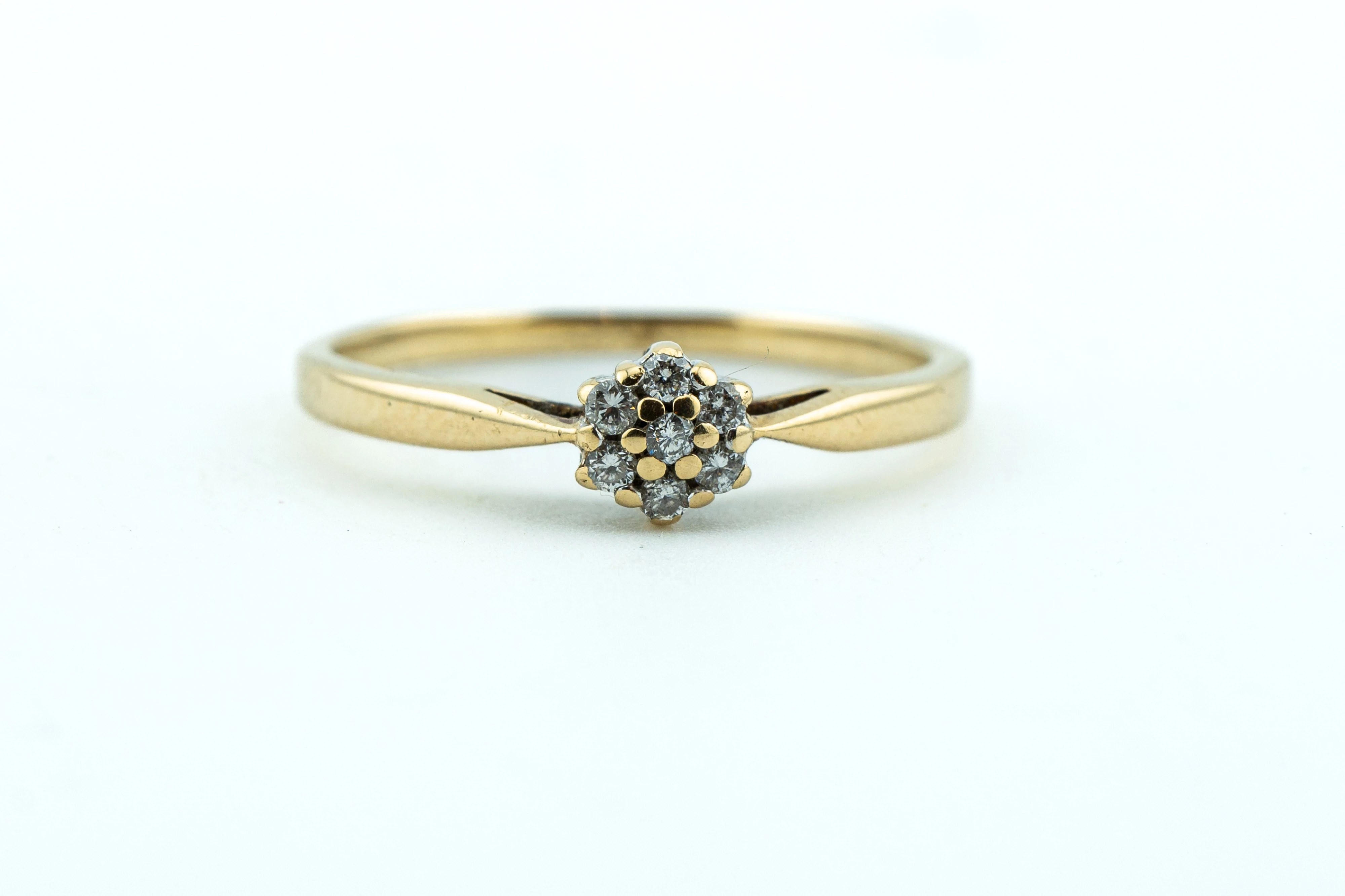 piekny-pierscionek-z-7-brylantami-09ct-zolte-zloto-585-rozm-15-zareczyny-marka-248811-958954