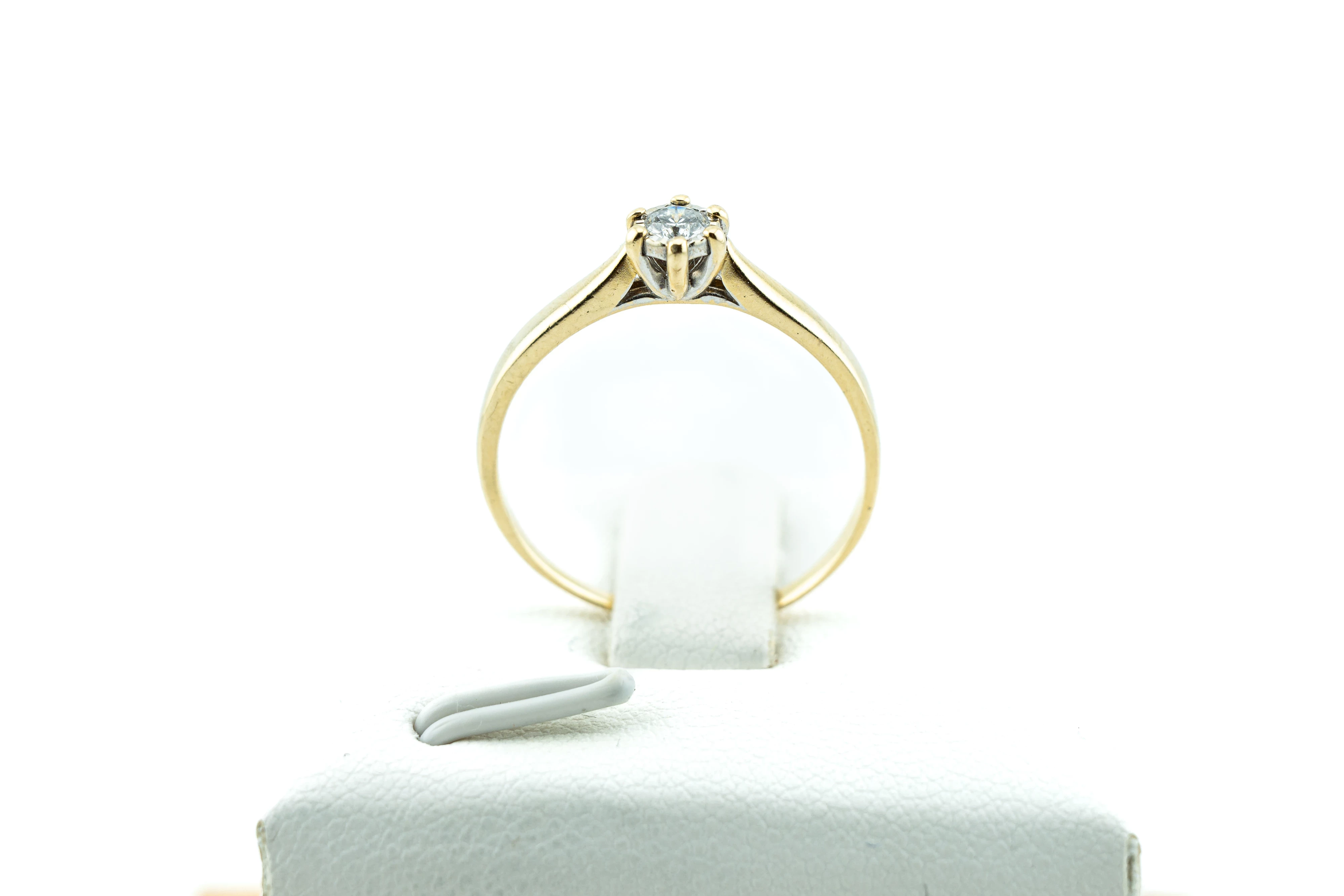 piekny-drobny-pierscionek-zareczynowy-z-brylantem-161g-zloto-14k-585-material-15835-2