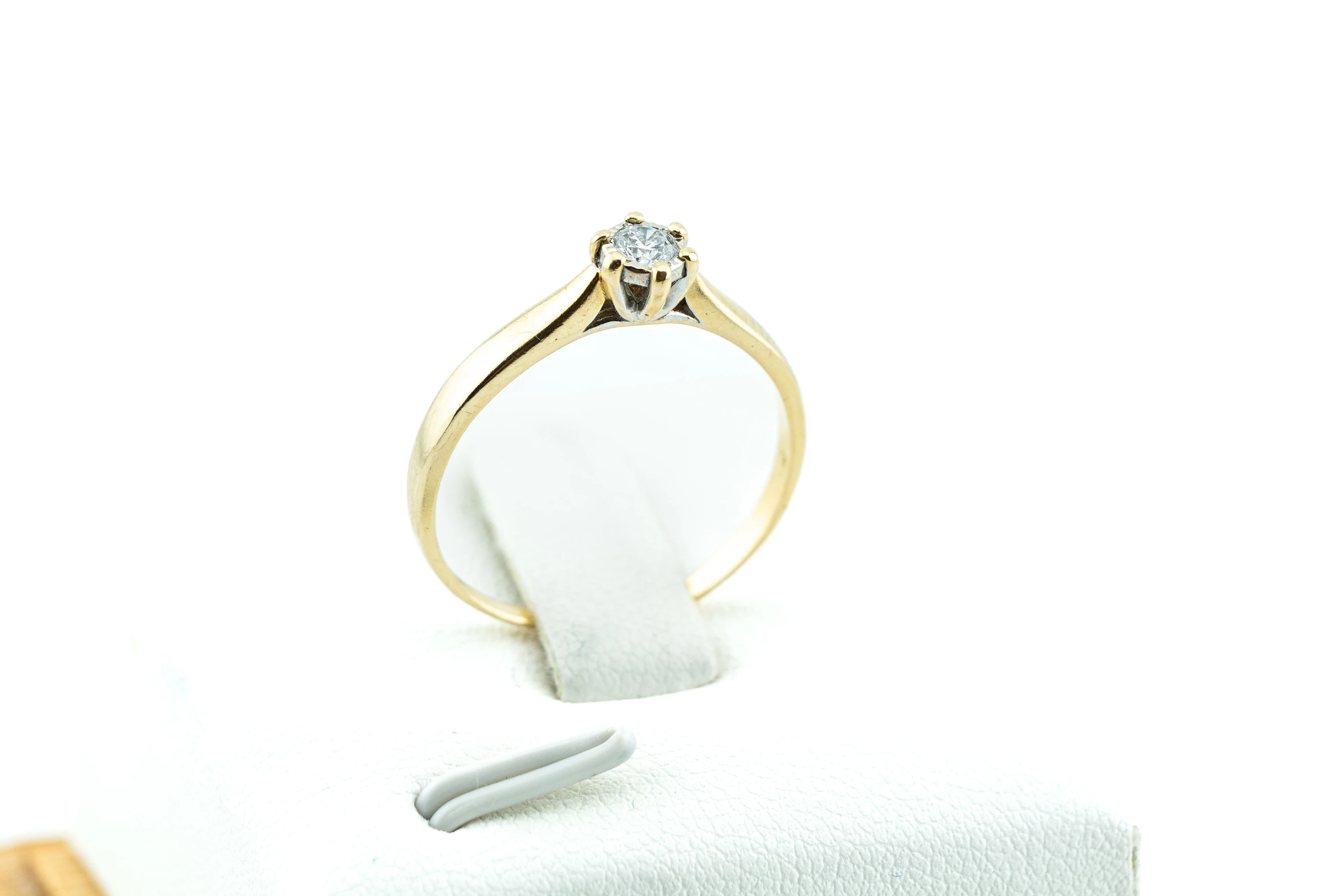 piekny-drobny-pierscionek-zareczynowy-z-brylantem-161g-zloto-14k-585-stan-11323-2