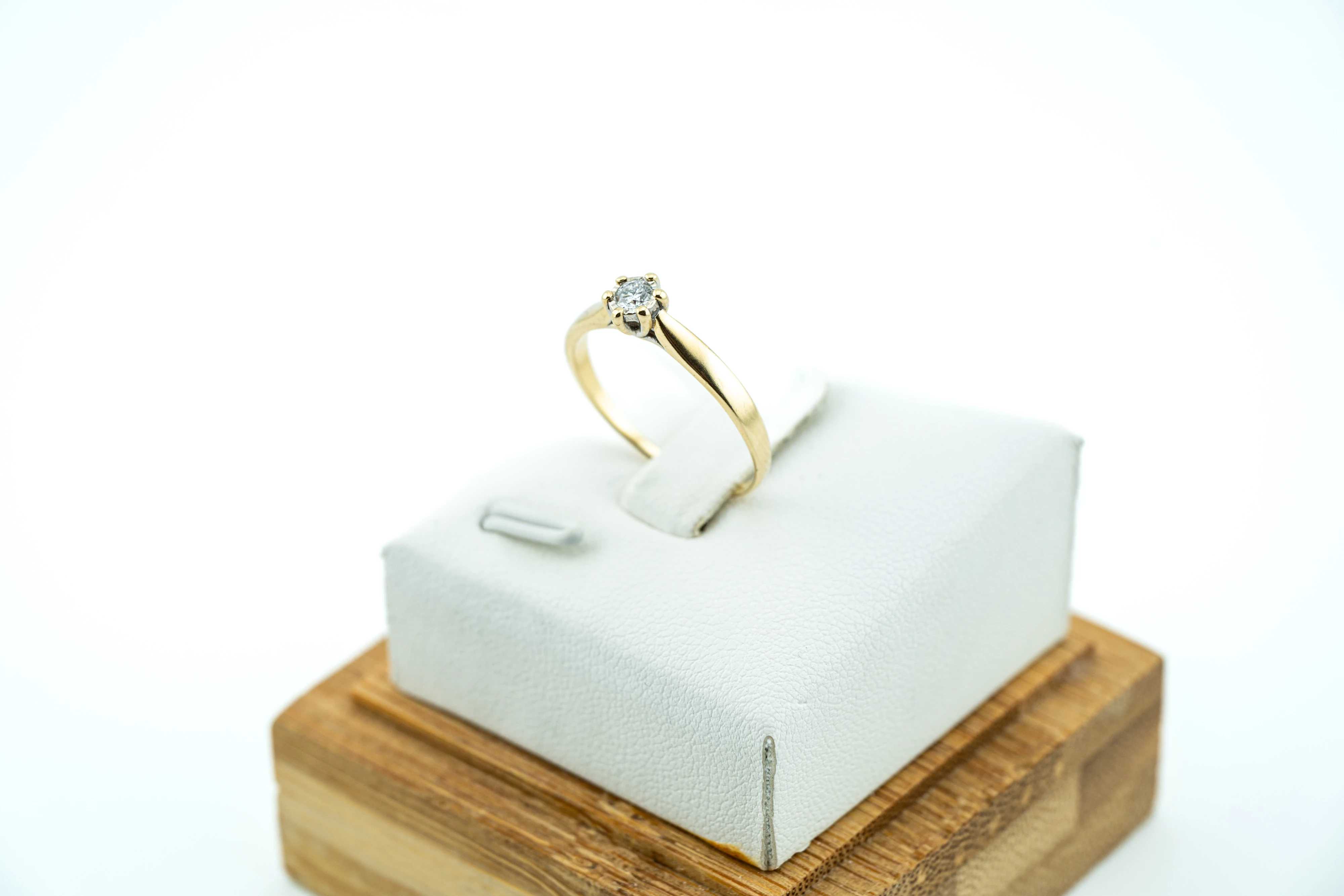 piekny-drobny-pierscionek-zareczynowy-z-brylantem-161g-zloto-14k-585-rozmiarsrednica-wew-mm-372-15