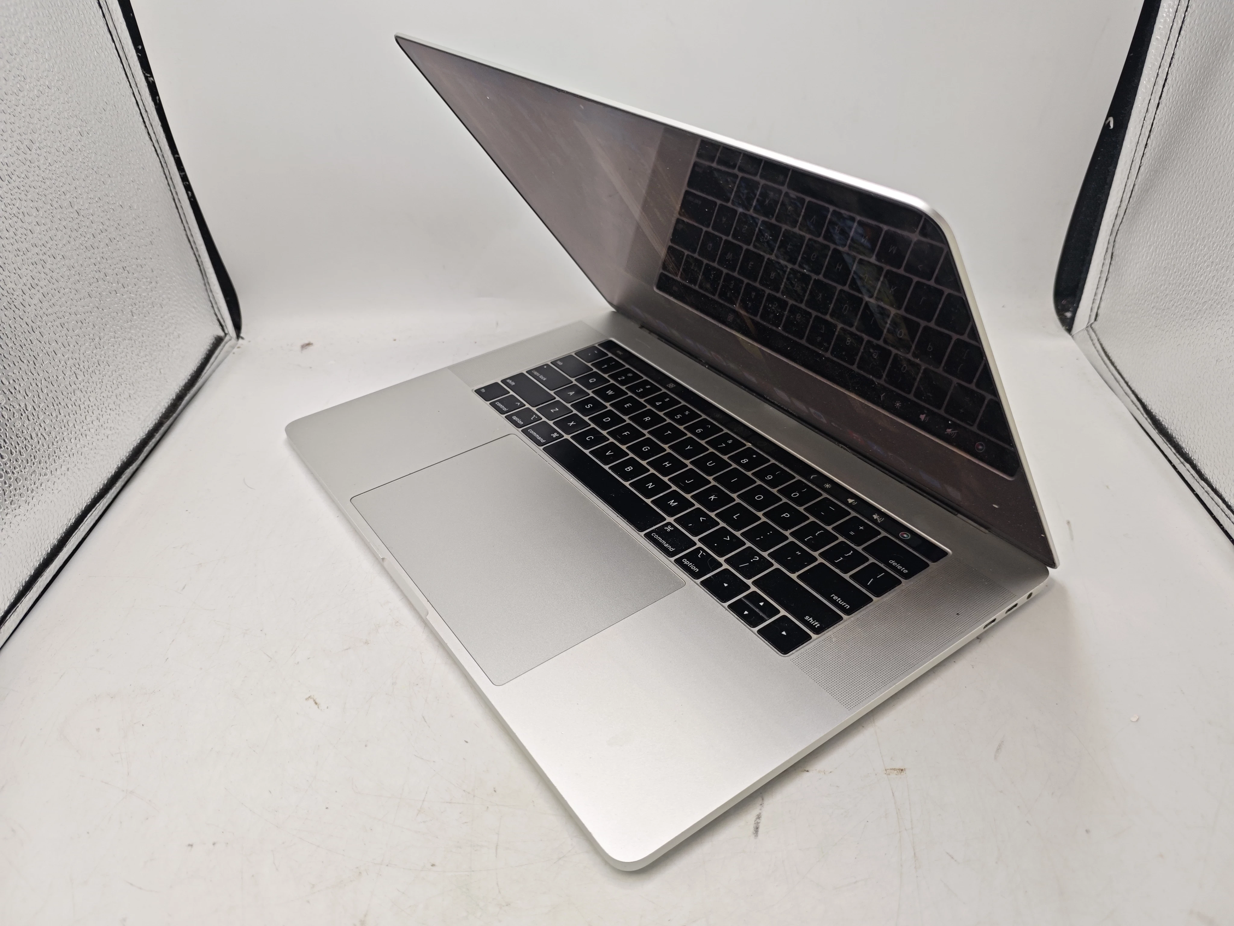 laptop-macbook-pro-15-2019-intel-core-i9-16gb-ram-512gb-ssd-lad-karmelicka-45a-krakow